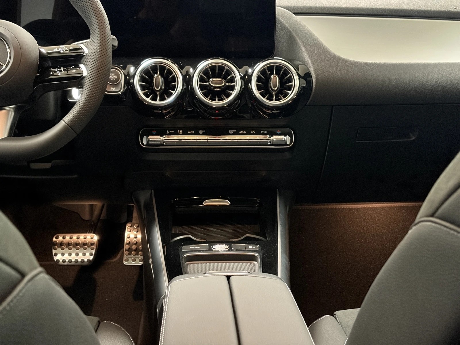 MERCEDES-BENZ GLA 200 Night Star 7G-DCT-image-8