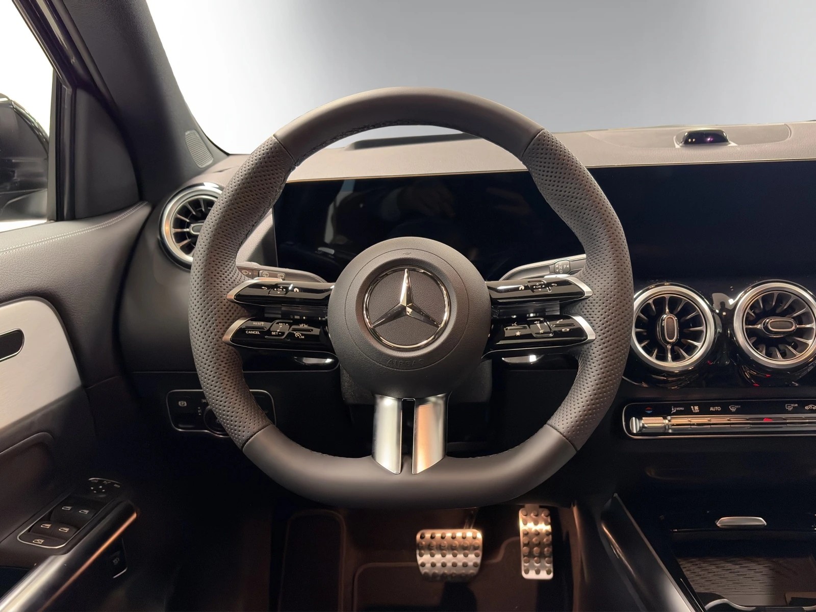 MERCEDES-BENZ GLA 200 Night Star 7G-DCT-image-7