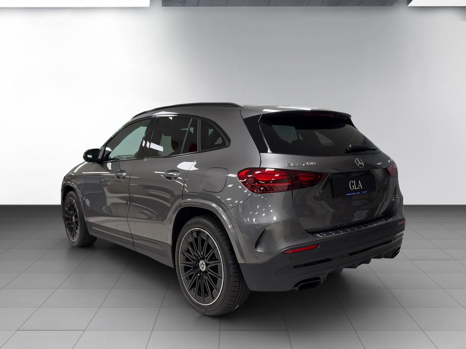 MERCEDES-BENZ GLA 200 Night Star 7G-DCT-showroom-element-2