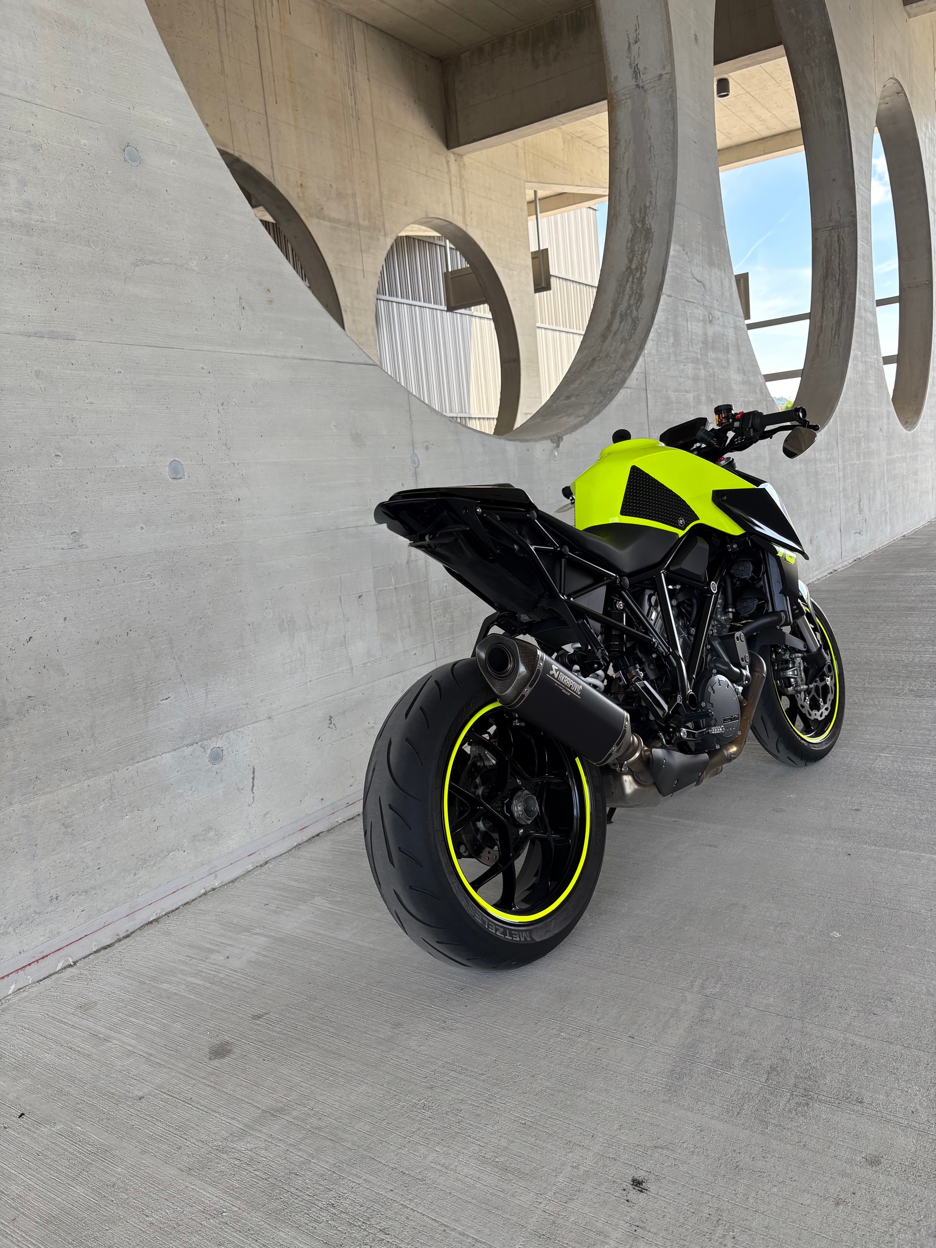 KTM 1290 Super Duke R-image-12