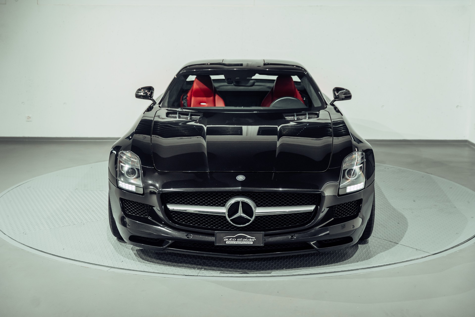 MERCEDES-BENZ SLS 63 AMG Speedshift-showroom-element-3