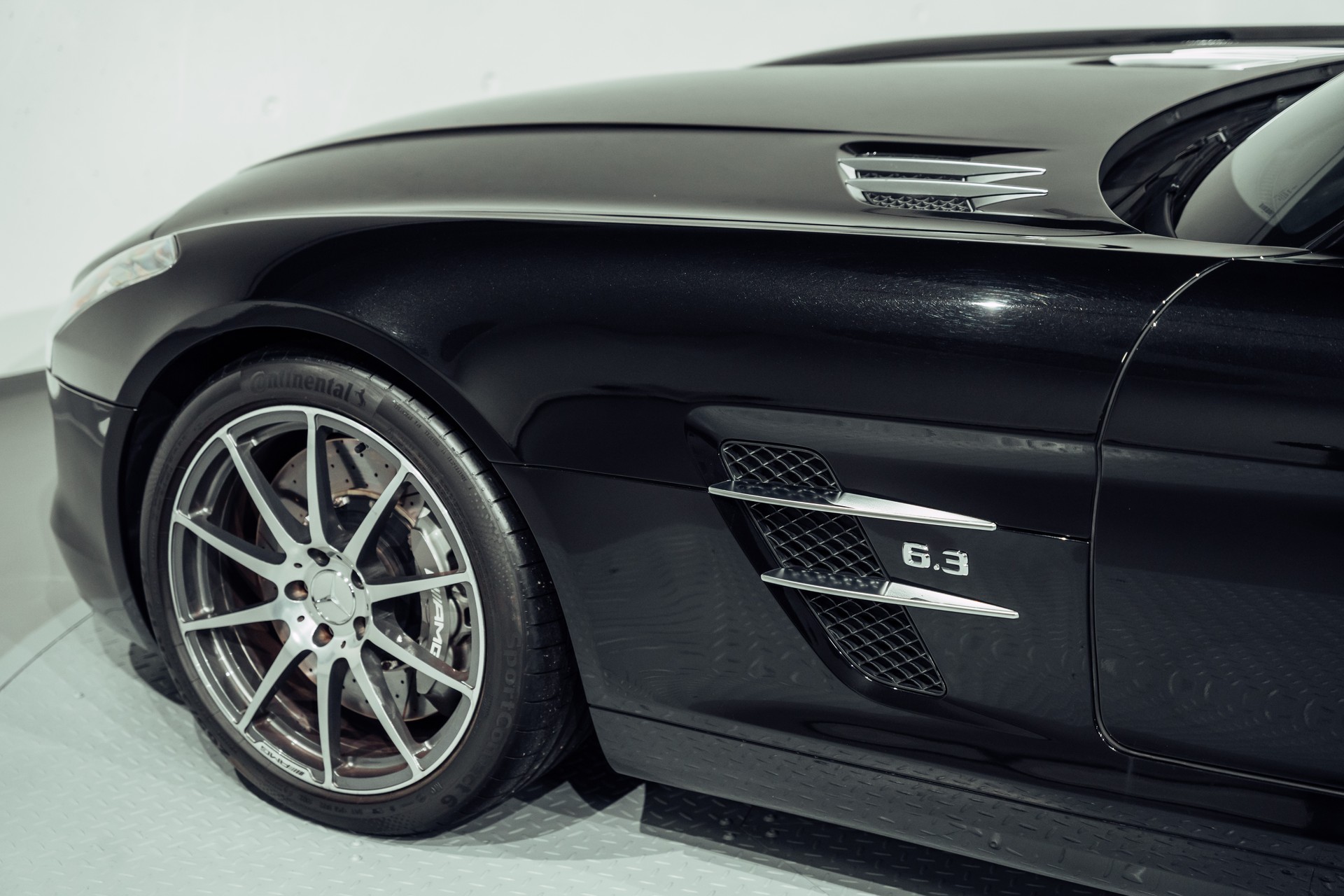 MERCEDES-BENZ SLS 63 AMG Speedshift-image-12
