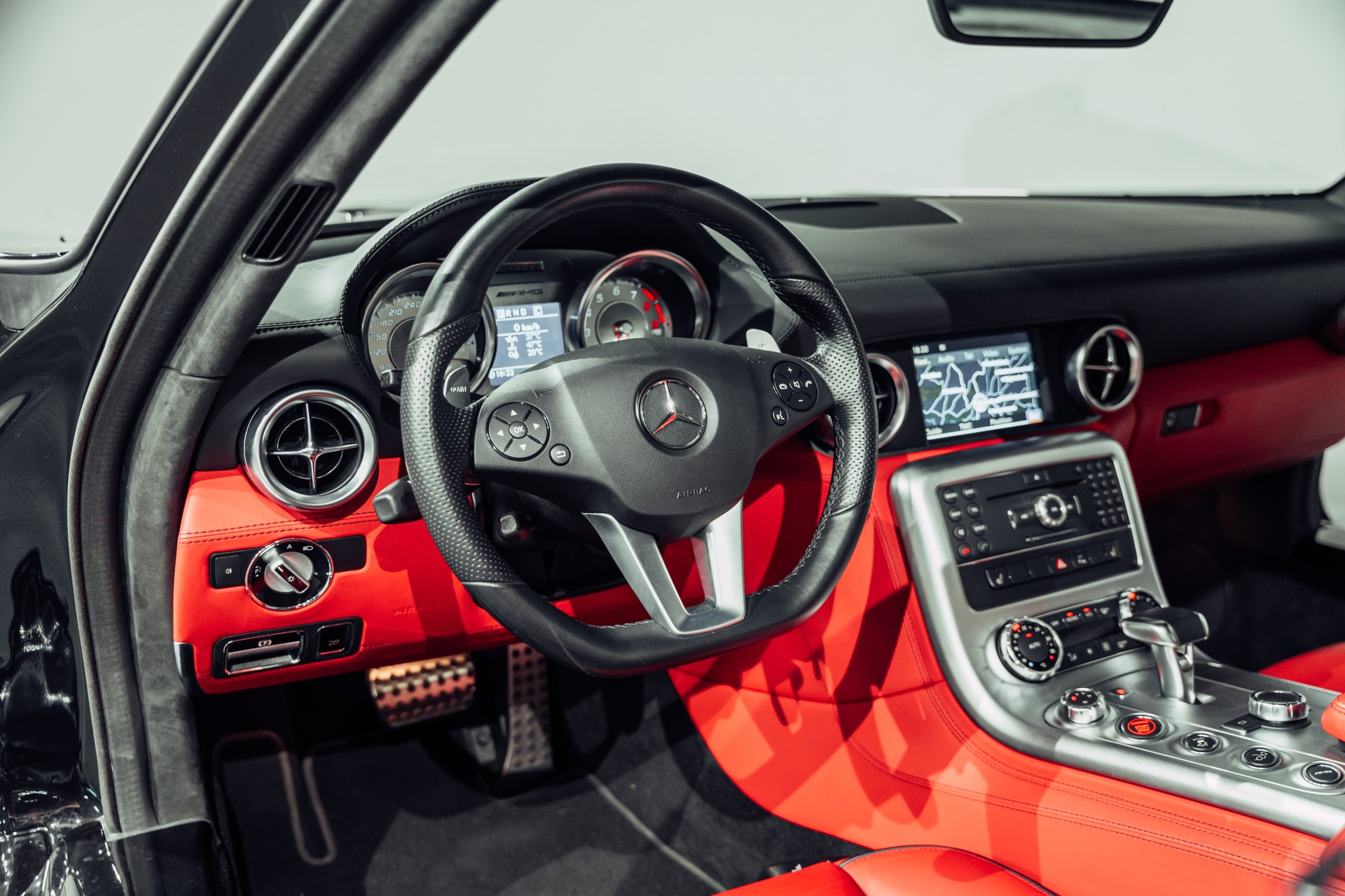MERCEDES-BENZ SLS 63 AMG Speedshift-image-18