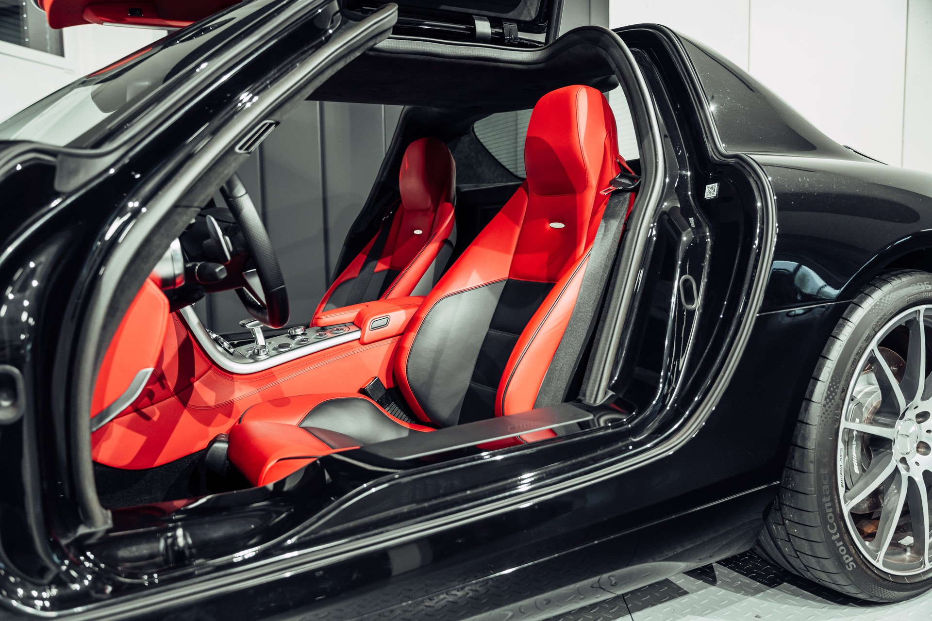 MERCEDES-BENZ SLS 63 AMG Speedshift-image-15