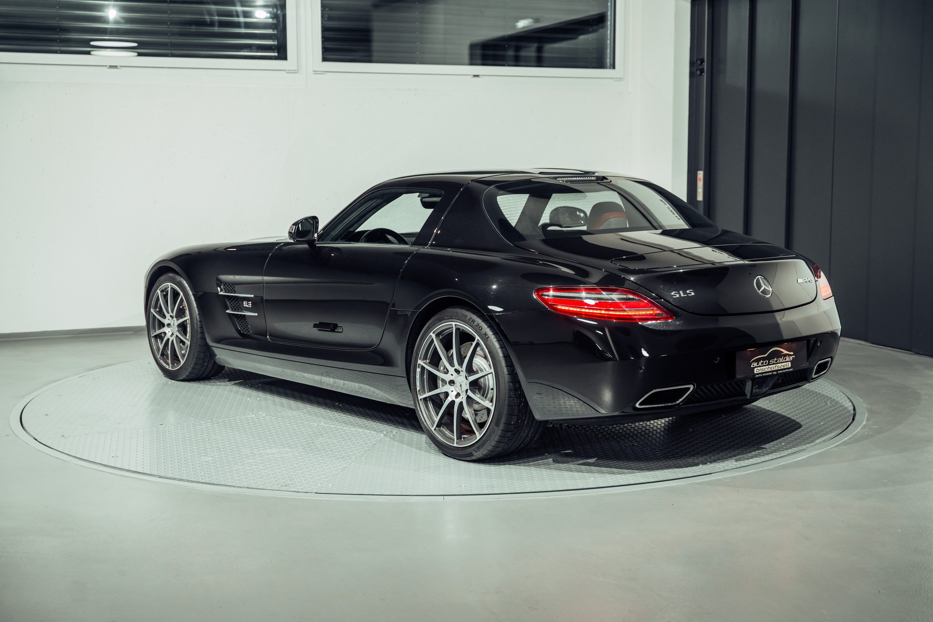 MERCEDES-BENZ SLS 63 AMG Speedshift-image-11