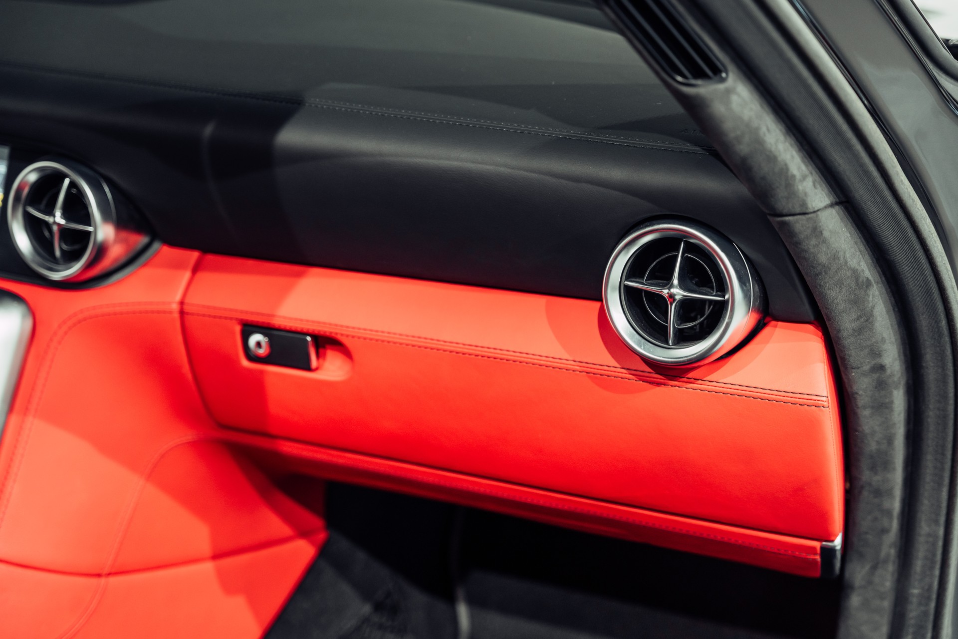 MERCEDES-BENZ SLS 63 AMG Speedshift-image-24