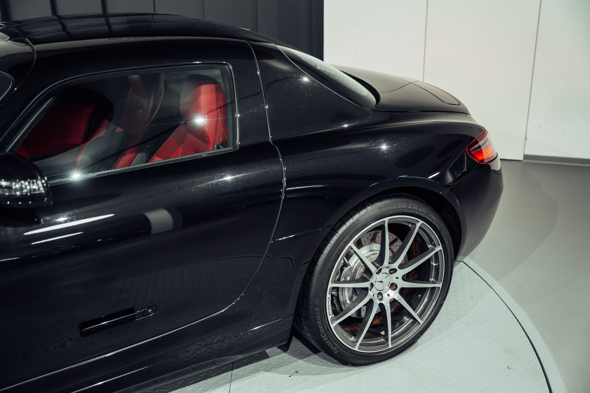 MERCEDES-BENZ SLS 63 AMG Speedshift-image-14