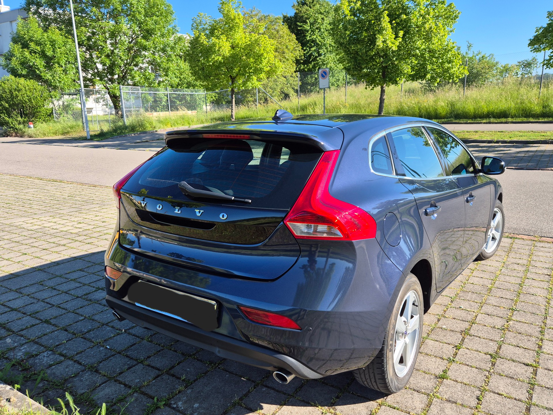 VOLVO V40 D3 Momentum Geartronic-image-1