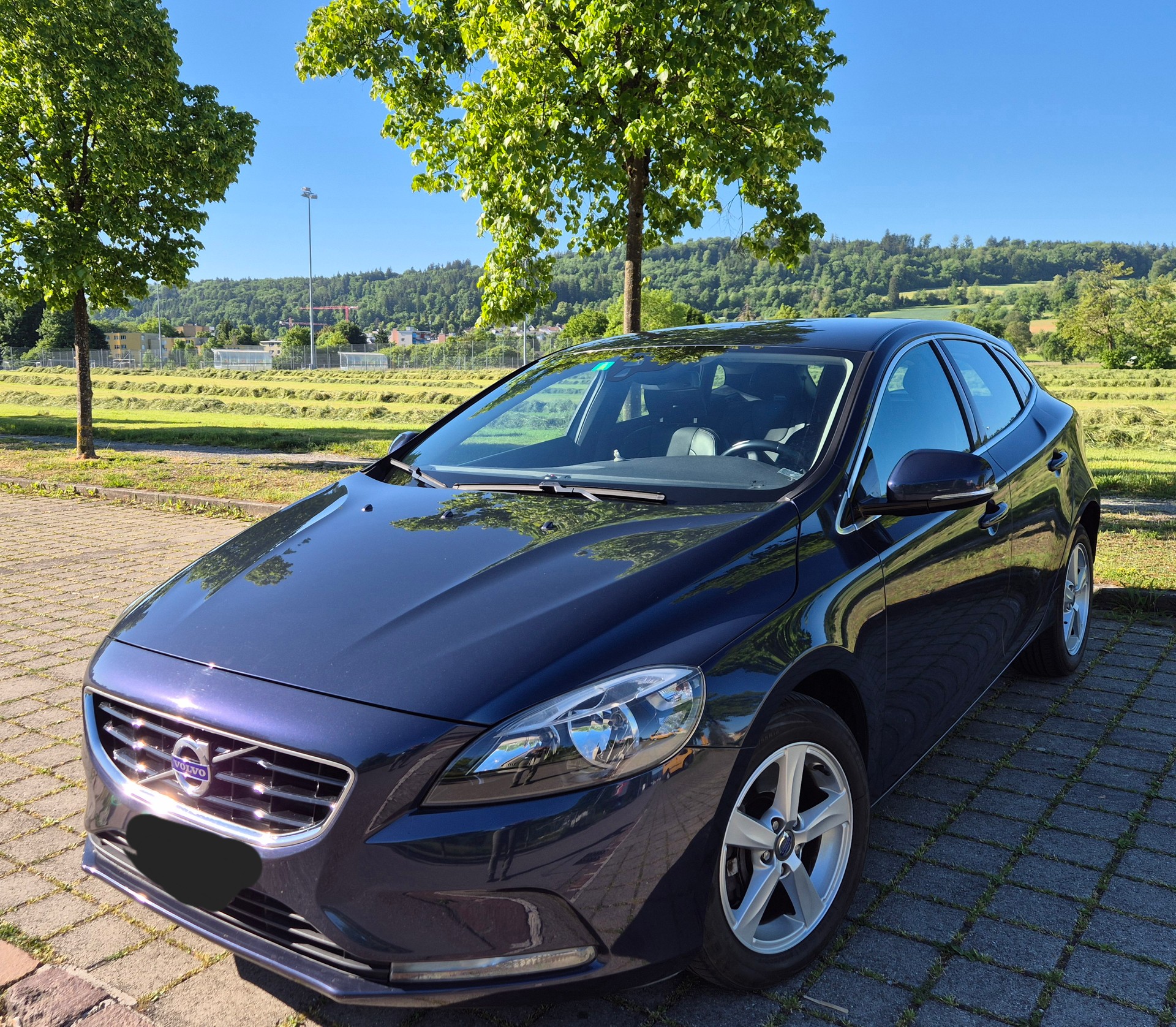 VOLVO V40 D3 Momentum Geartronic-image-2