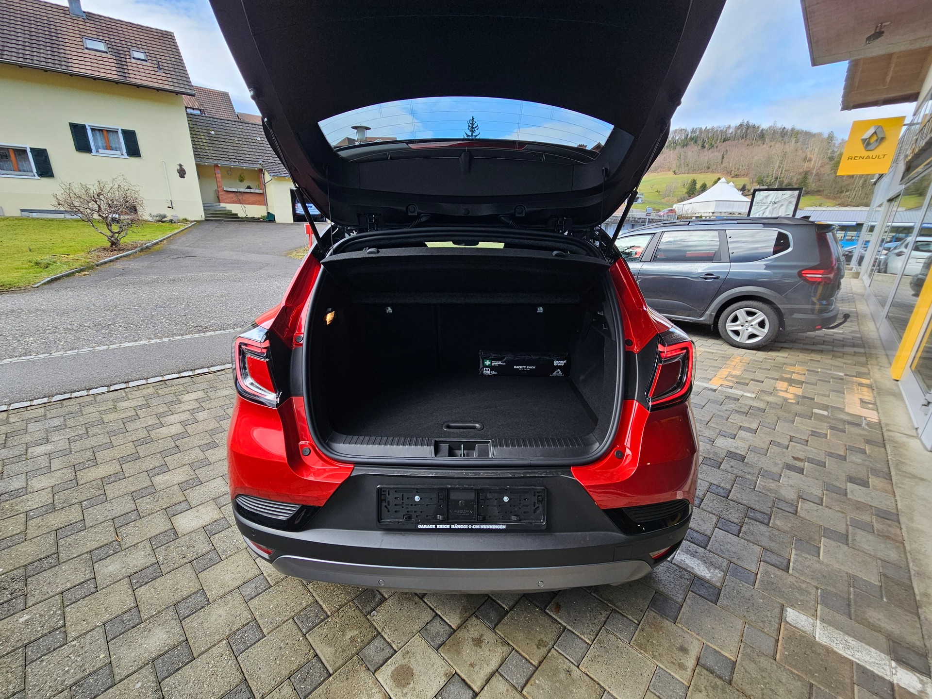 RENAULT Captur 1.3 TCe Esprit Alpine EDC-image-12