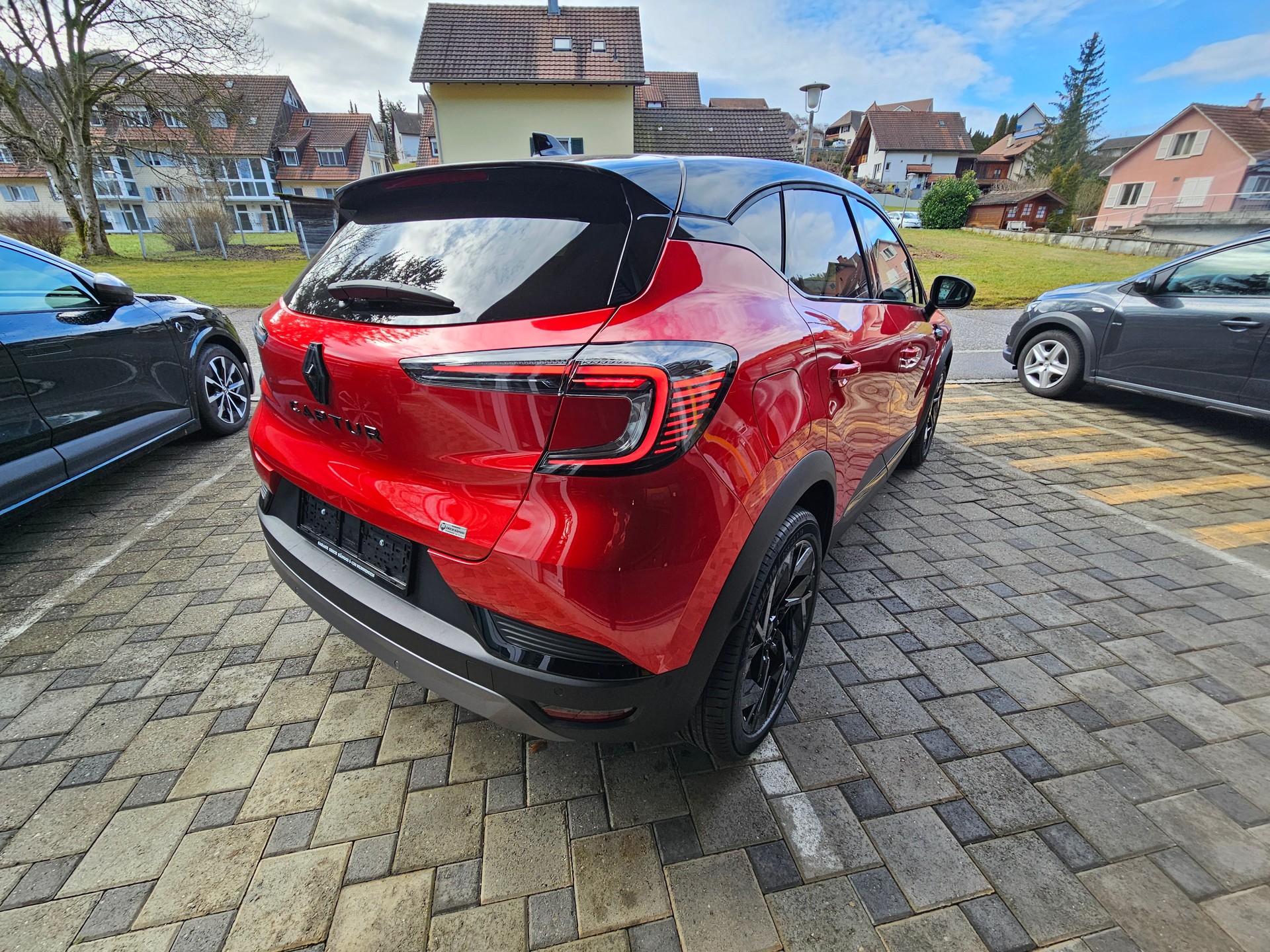 RENAULT Captur 1.3 TCe Esprit Alpine EDC-image-4