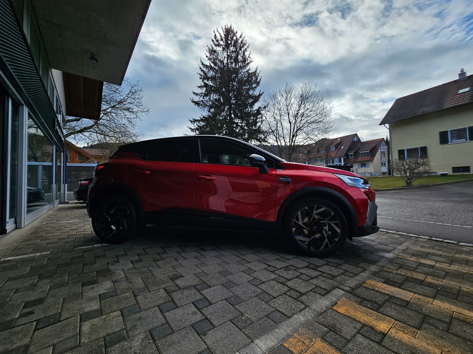 RENAULT Captur 1.3 TCe Esprit Alpine EDC-image-5