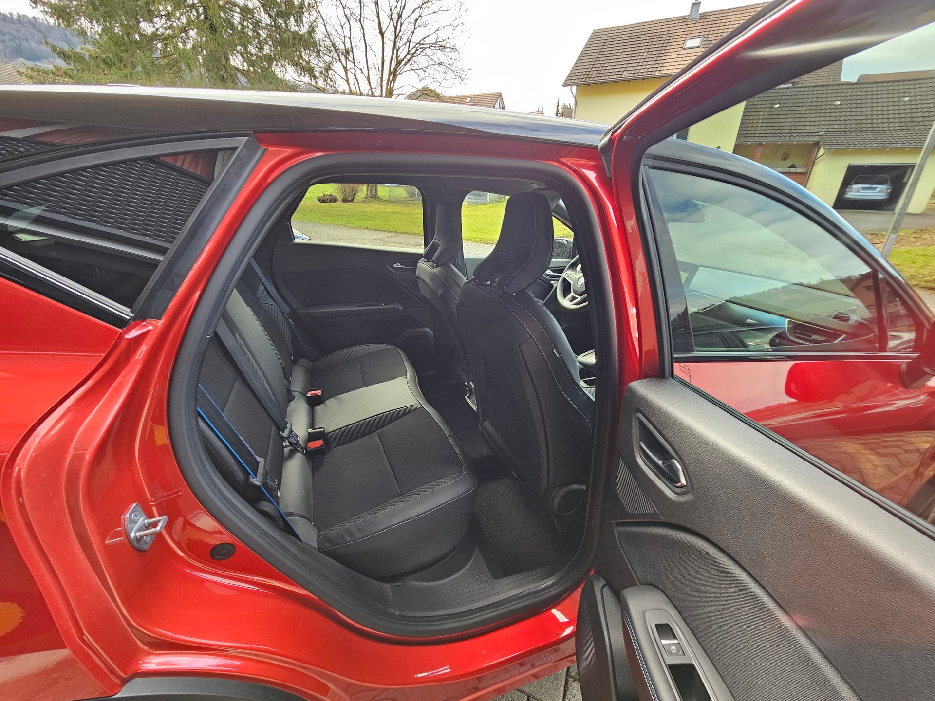 RENAULT Captur 1.3 TCe Esprit Alpine EDC-image-11