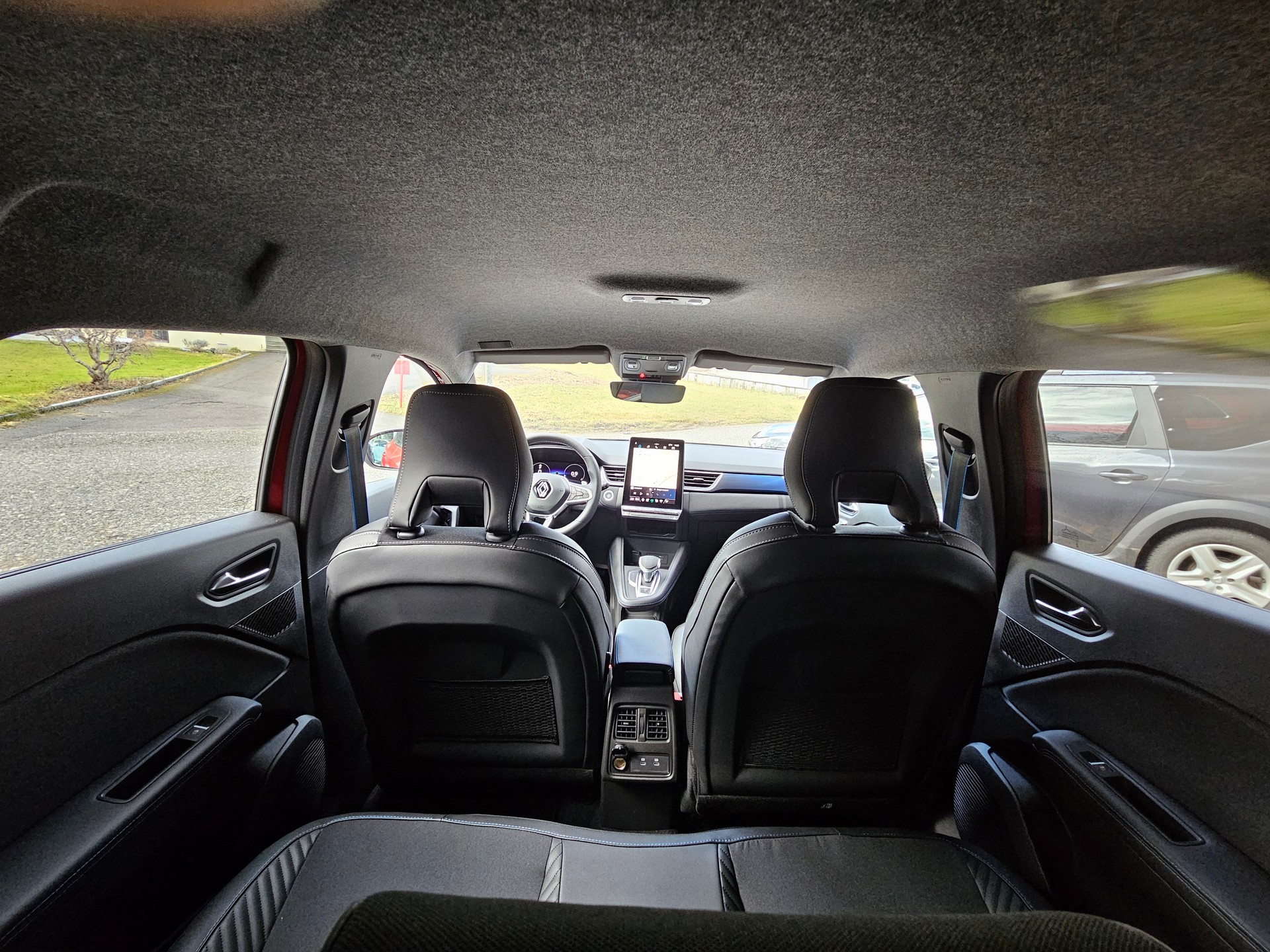 RENAULT Captur 1.3 TCe Esprit Alpine EDC-image-13