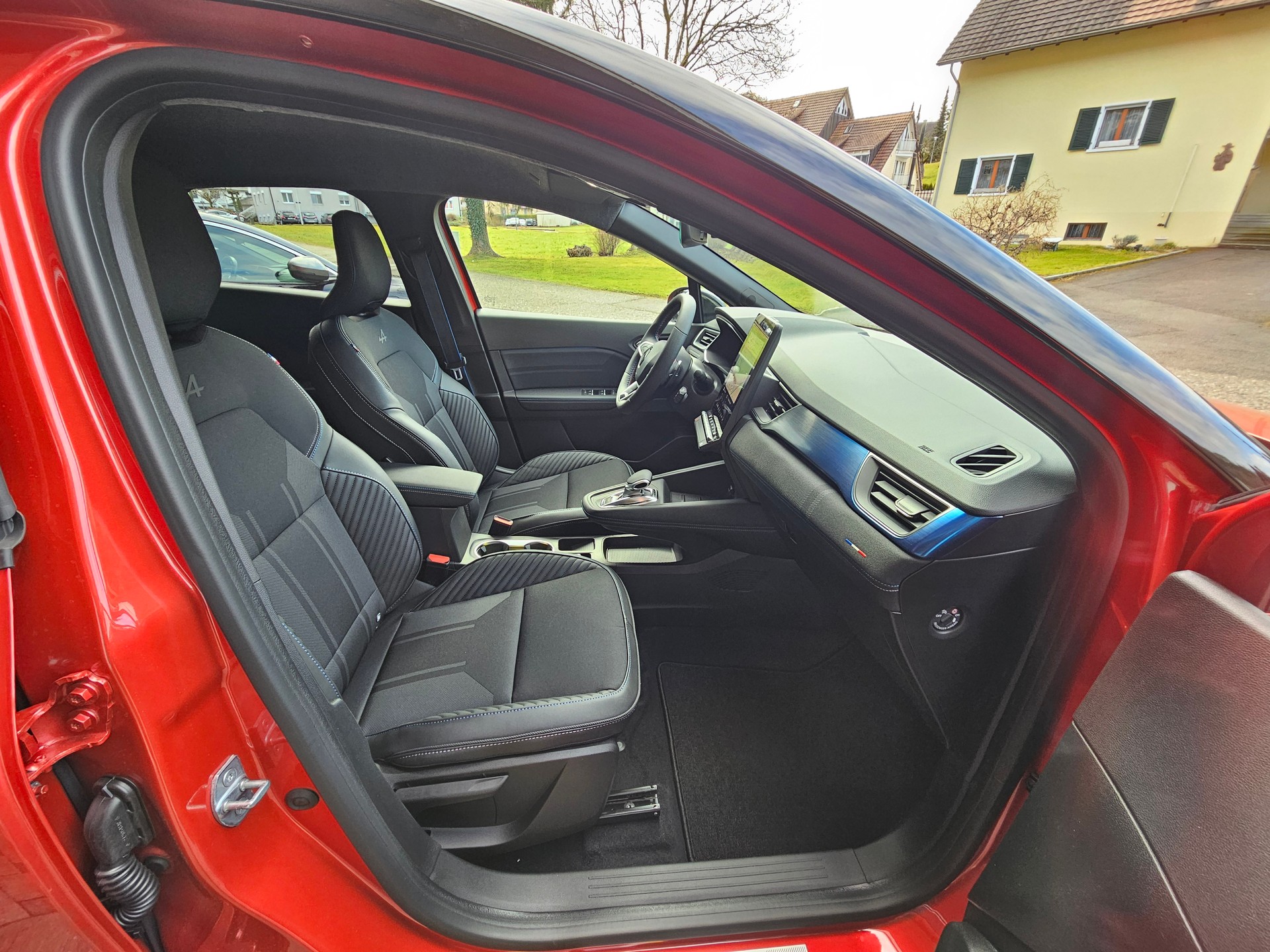 RENAULT Captur 1.3 TCe Esprit Alpine EDC-image-9