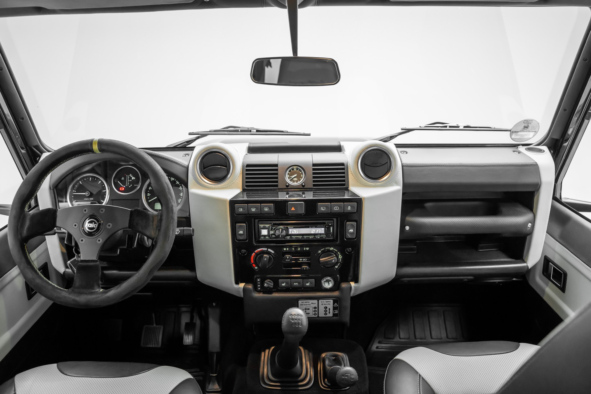 LAND ROVER Defender 90 2.2 TD4 Station Wagon Autobiography-image-13