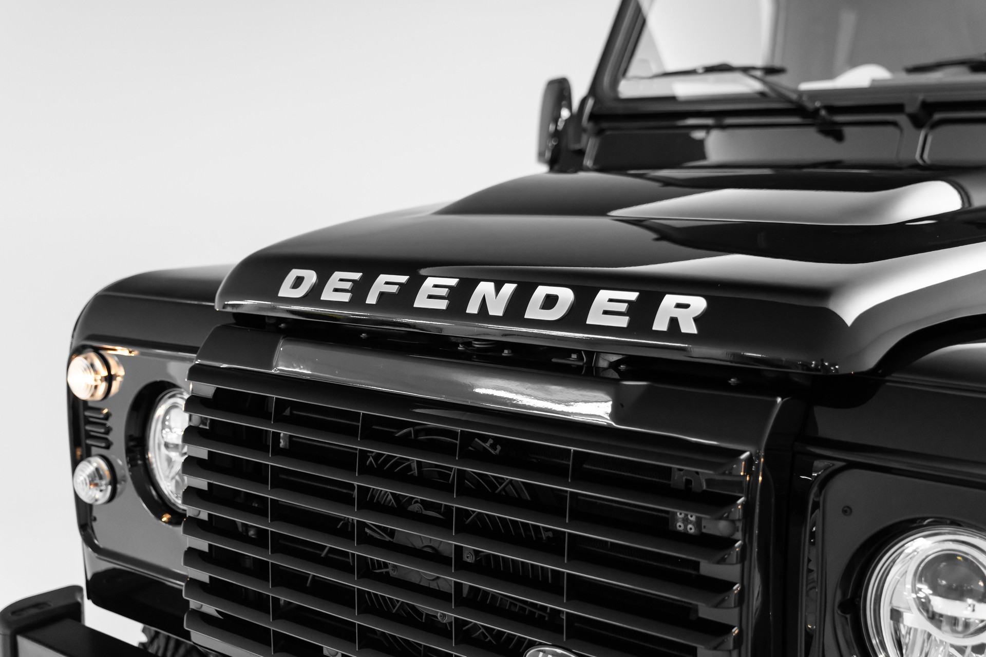 LAND ROVER Defender 90 2.2 TD4 Station Wagon Autobiography-image-14