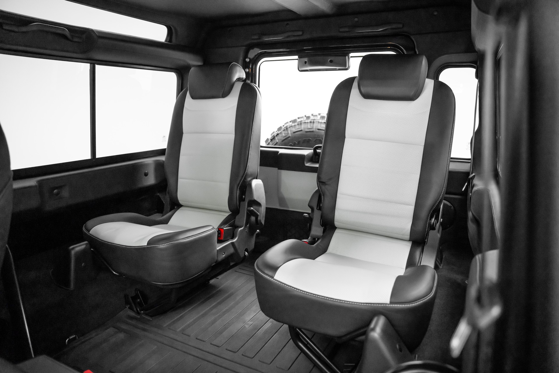 LAND ROVER Defender 90 2.2 TD4 Station Wagon Autobiography-image-12