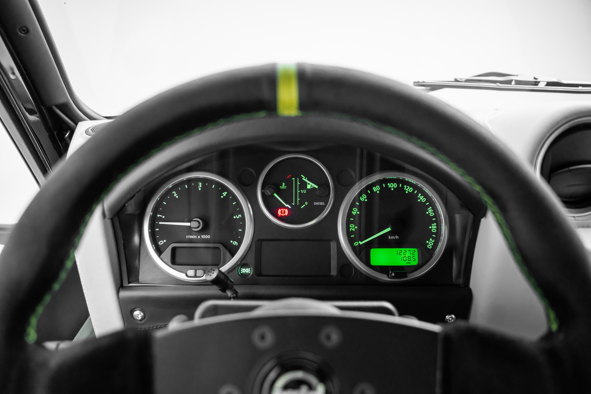 LAND ROVER Defender 90 2.2 TD4 Station Wagon Autobiography-image-21