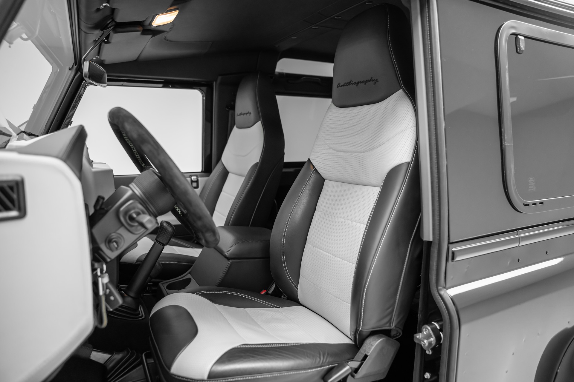 LAND ROVER Defender 90 2.2 TD4 Station Wagon Autobiography-image-11