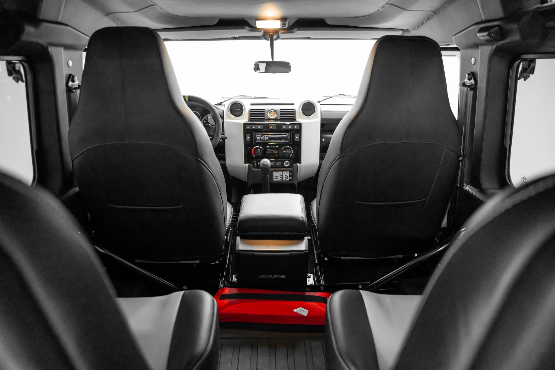 LAND ROVER Defender 90 2.2 TD4 Station Wagon Autobiography-image-18