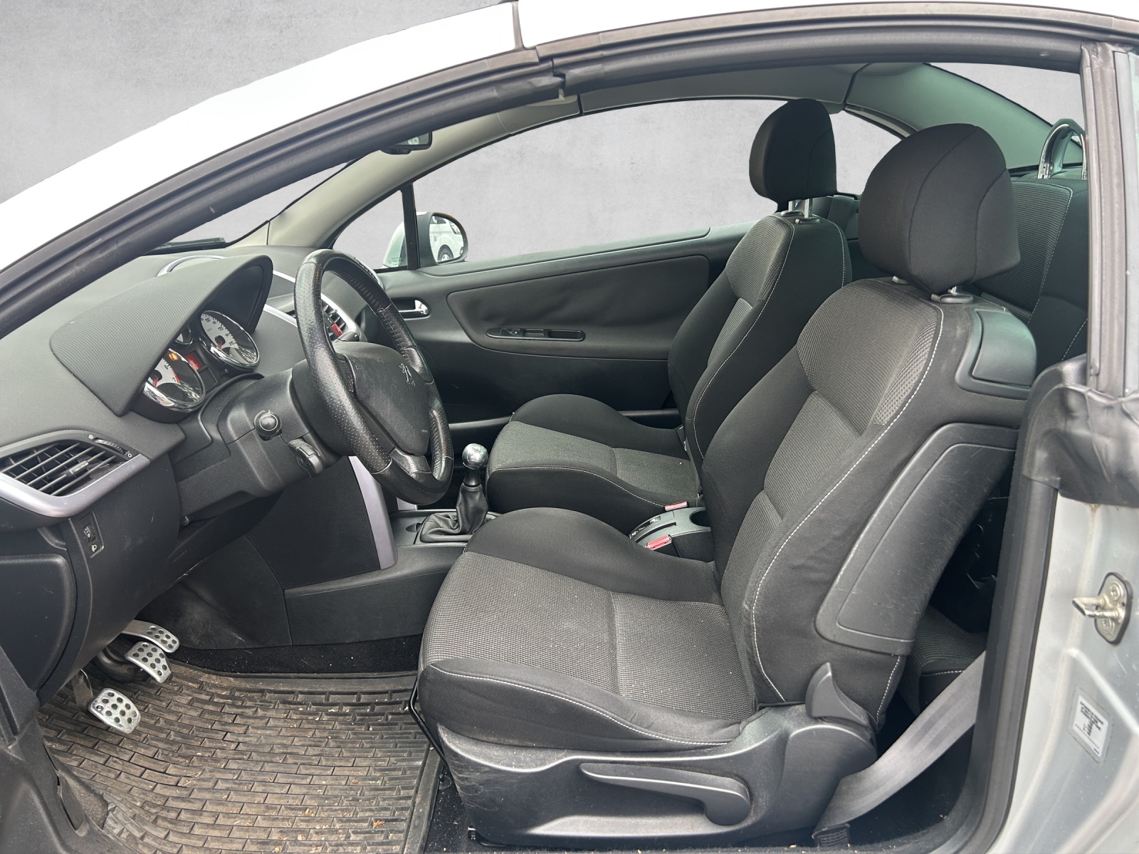PEUGEOT 207 CC 1.6 16V Turbo Sport-image-8