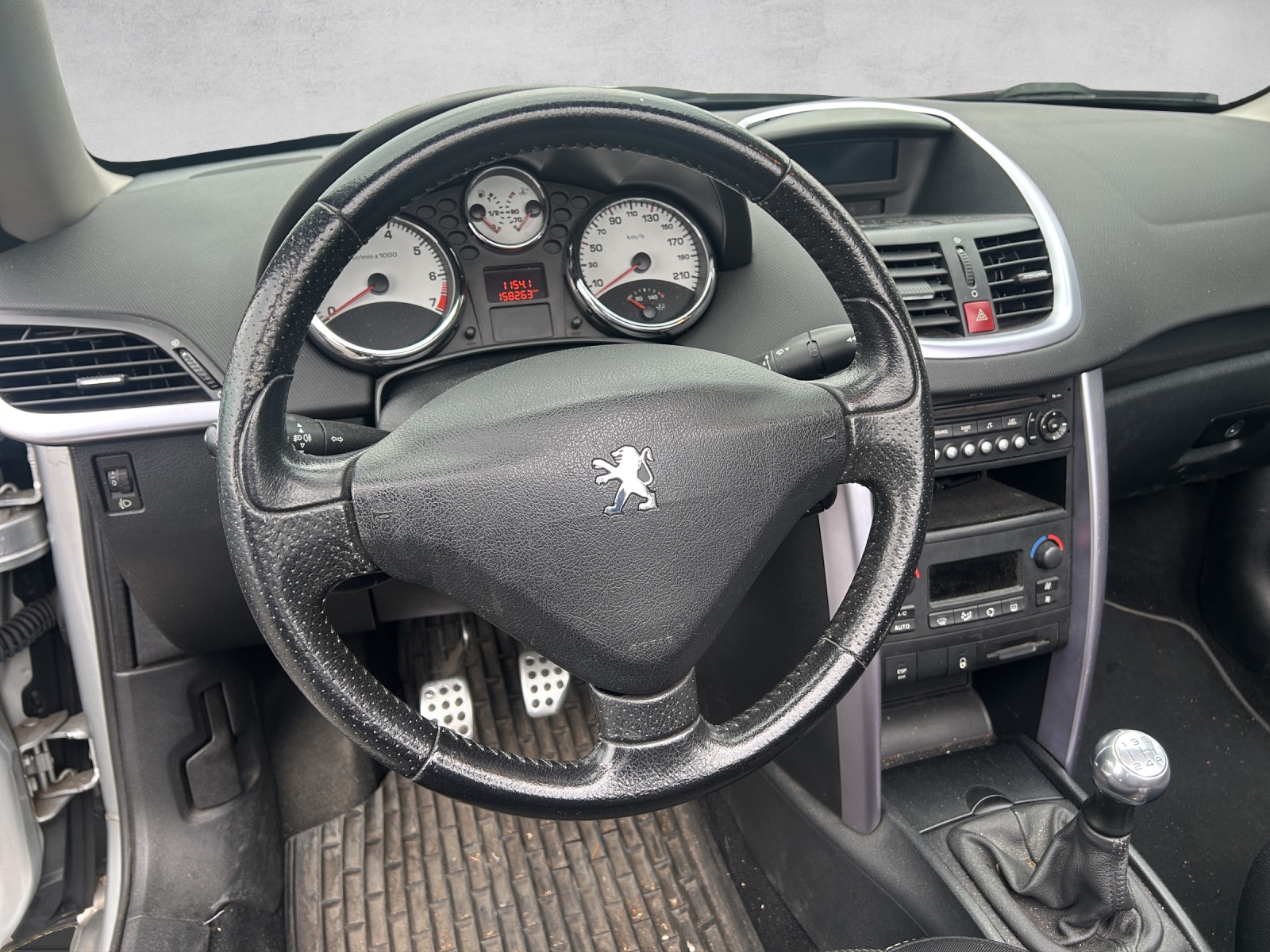 PEUGEOT 207 CC 1.6 16V Turbo Sport-image-12