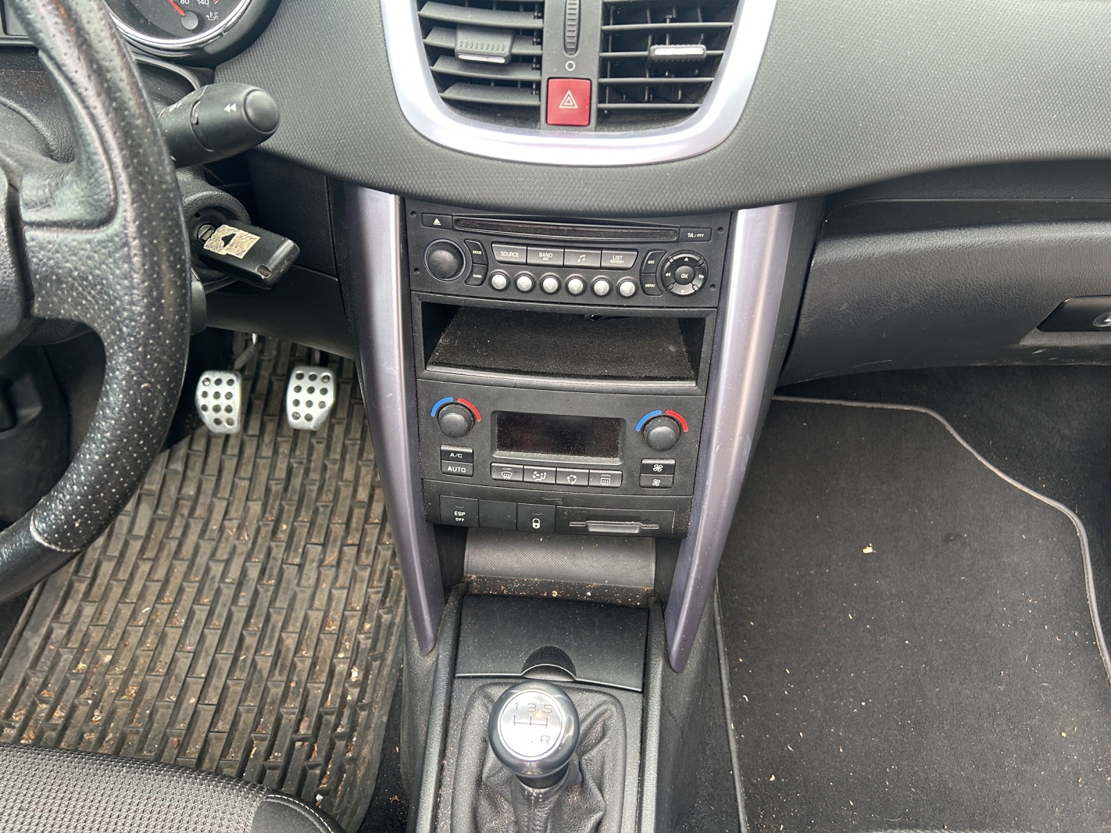 PEUGEOT 207 CC 1.6 16V Turbo Sport-image-9