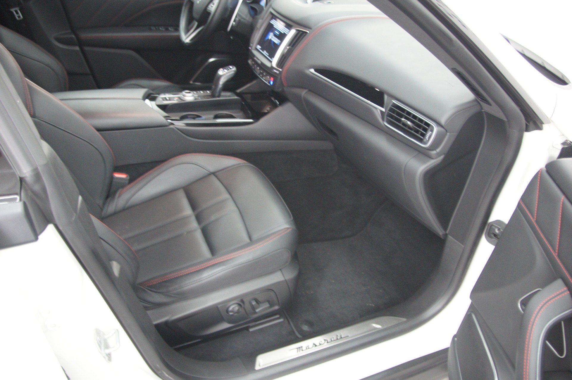 MASERATI Levante 3.0 V6 GranSport Automatica-image-11