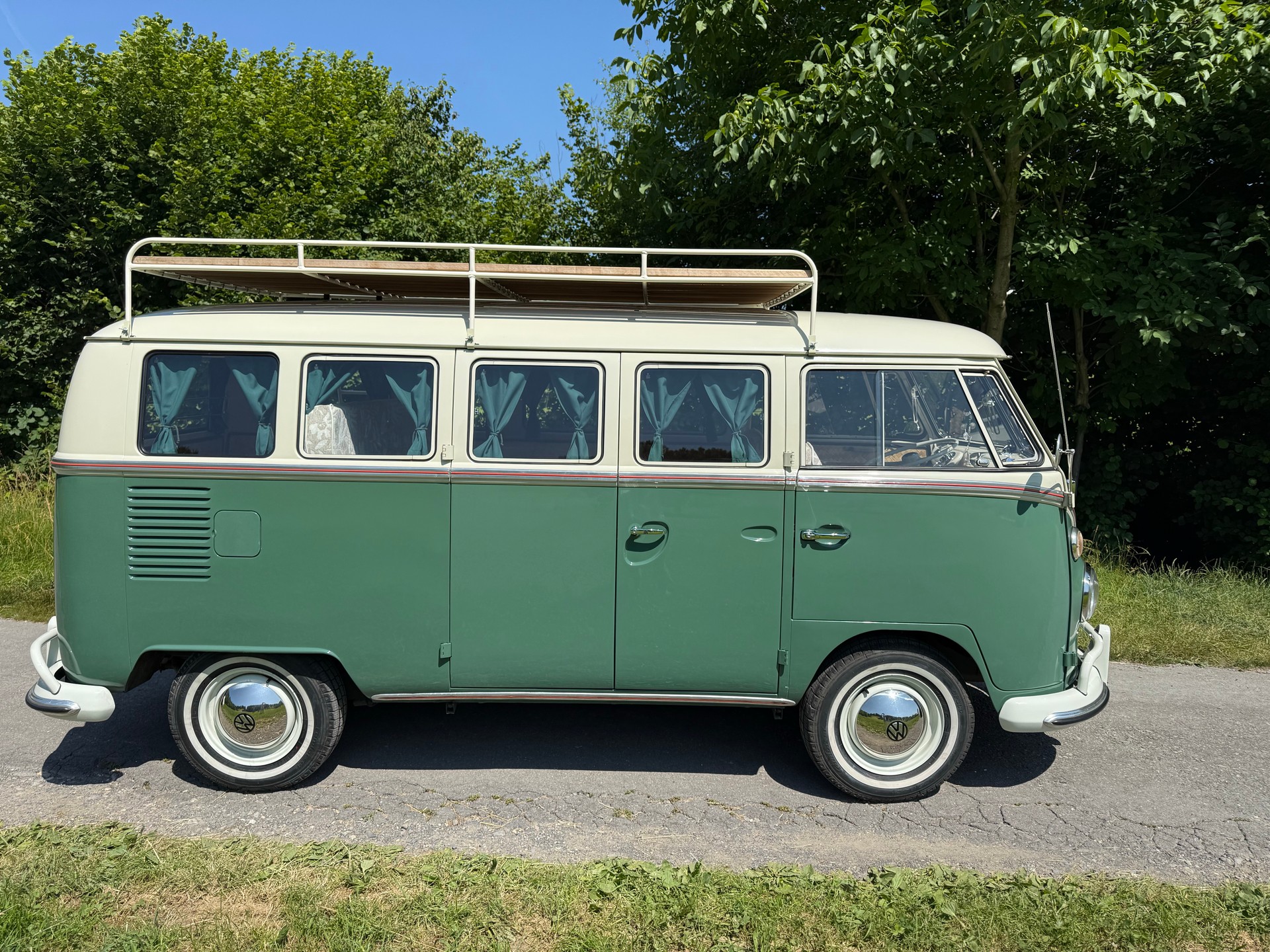 VW Bus T1 Deluxe