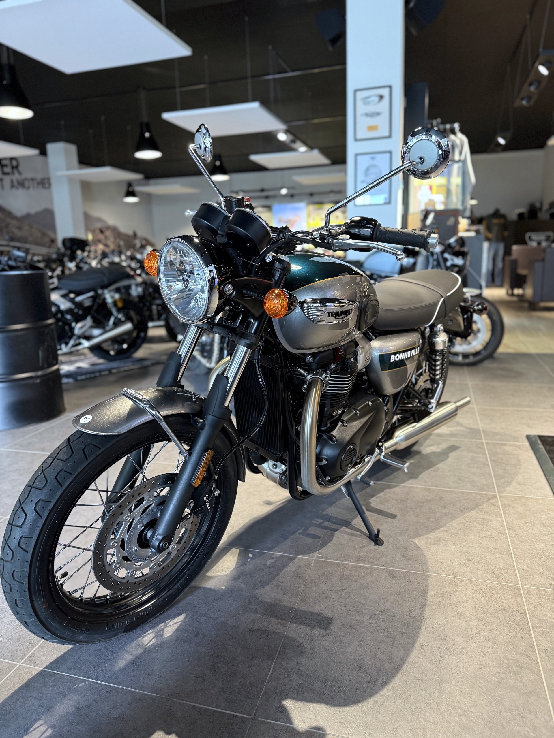 TRIUMPH Bonneville 900 T 100 Special Edition-image-3