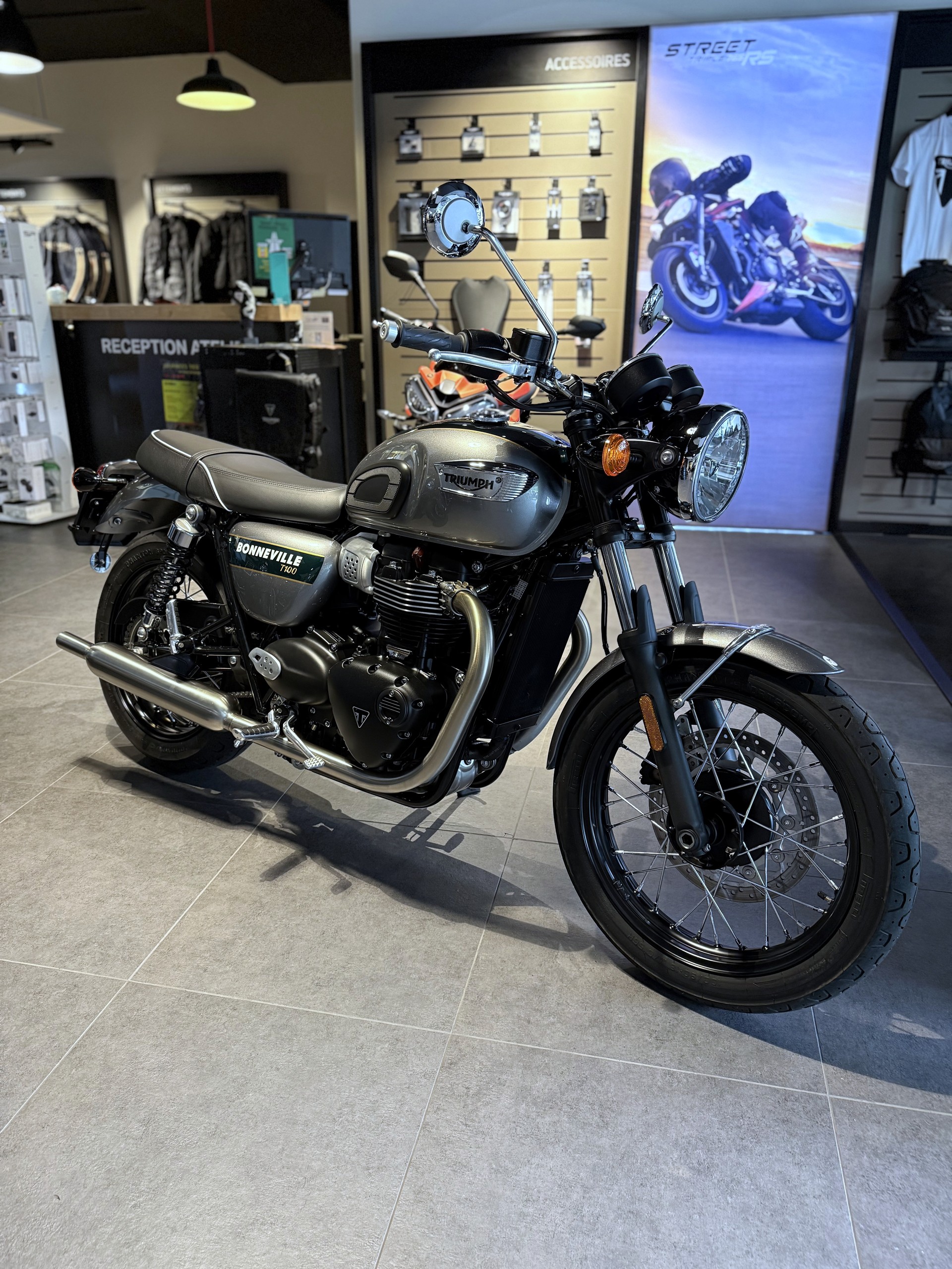TRIUMPH Bonneville 900 T 100 Special Edition-image-4