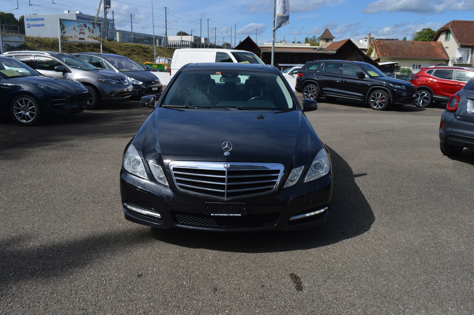 MERCEDES-BENZ E 350 Avantgarde 4Matic 7G-Tronic-showroom-element-3