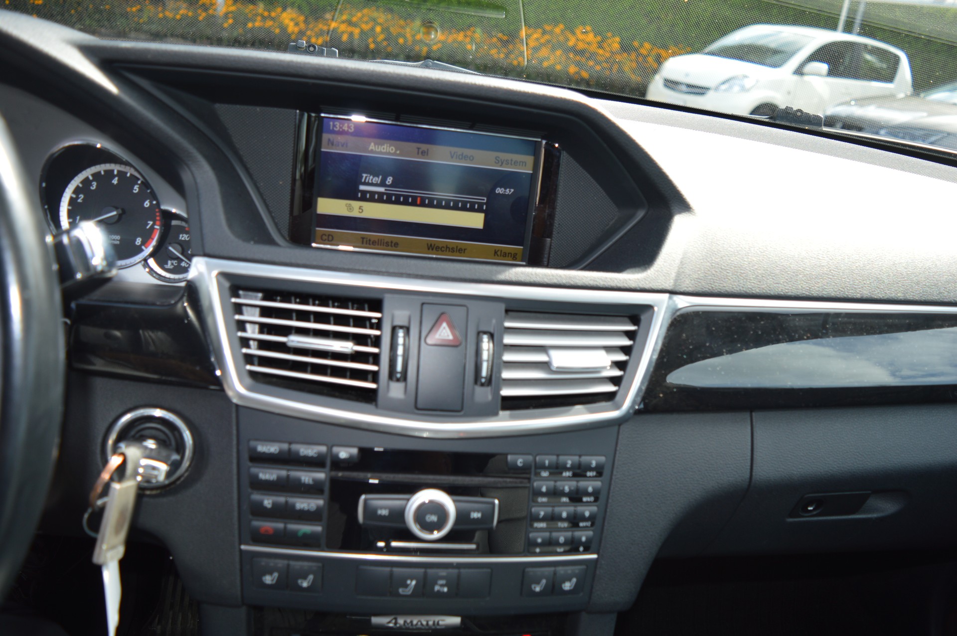 MERCEDES-BENZ E 350 Avantgarde 4Matic 7G-Tronic-image-14