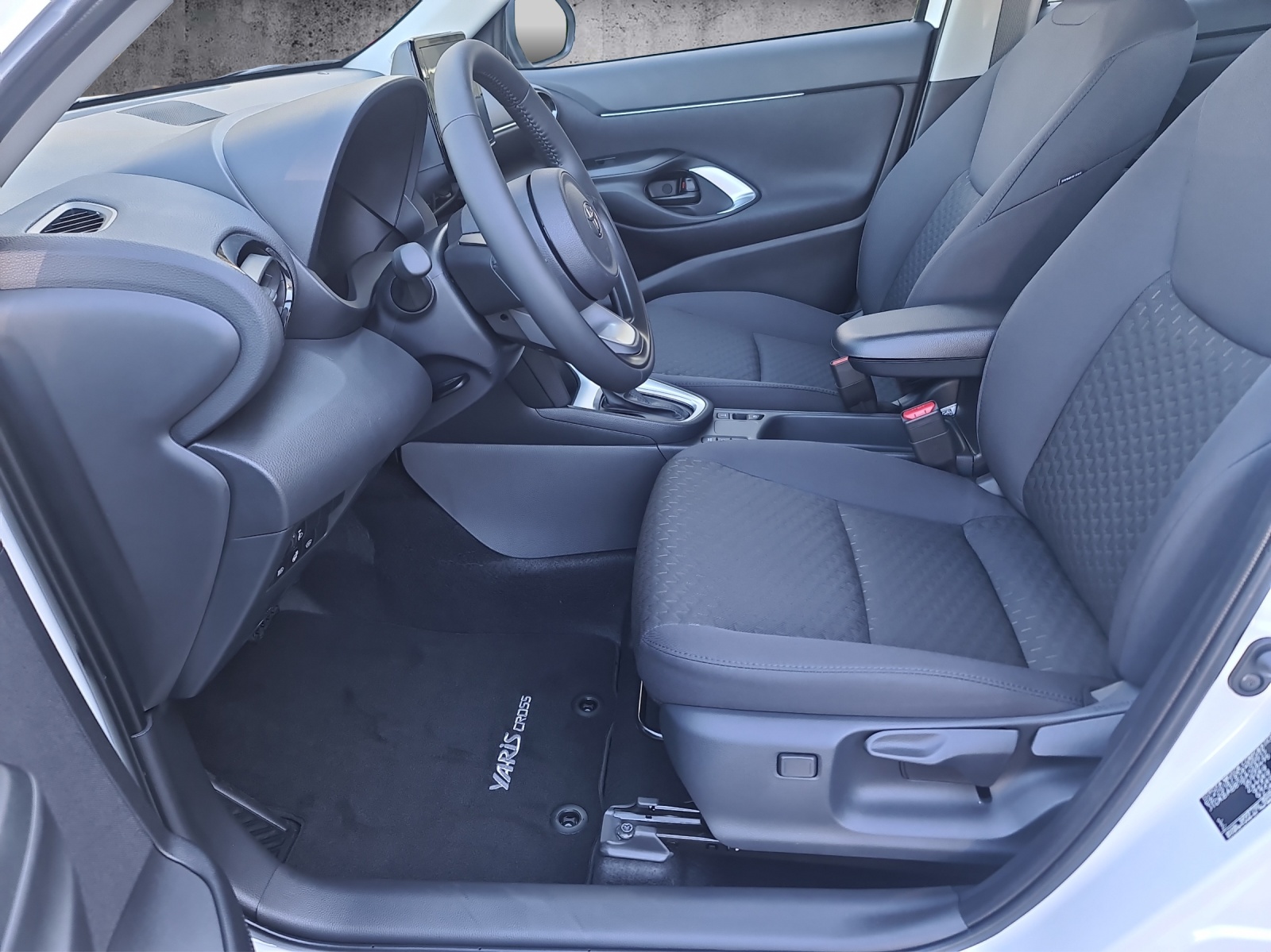 TOYOTA Yaris Cross 1.5 Comfort e-CVT-image-3