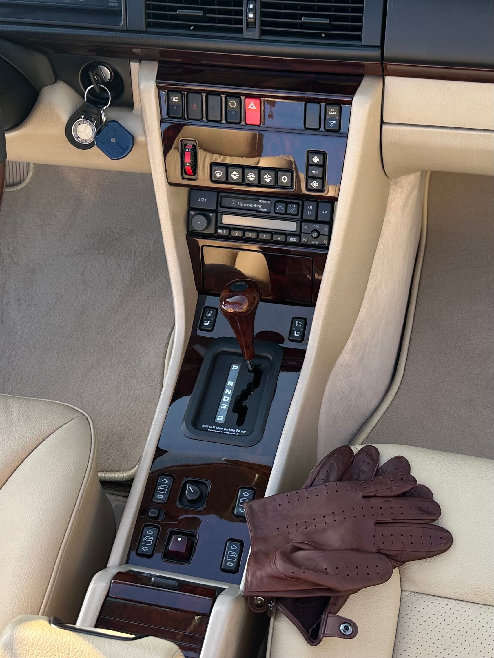 MERCEDES-BENZ E 320 Cabrio-image-15