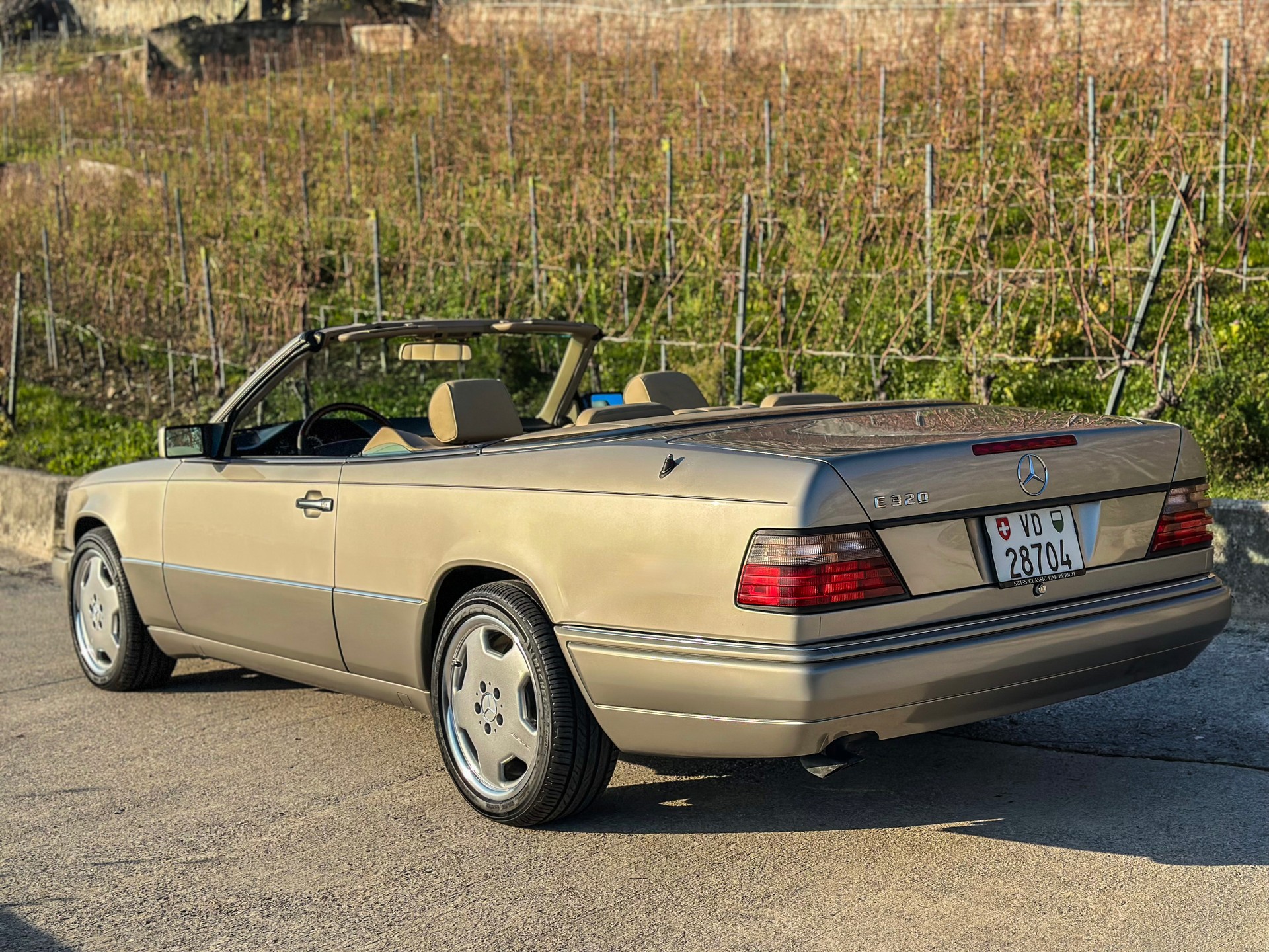 MERCEDES-BENZ E 320 Cabrio-image-7