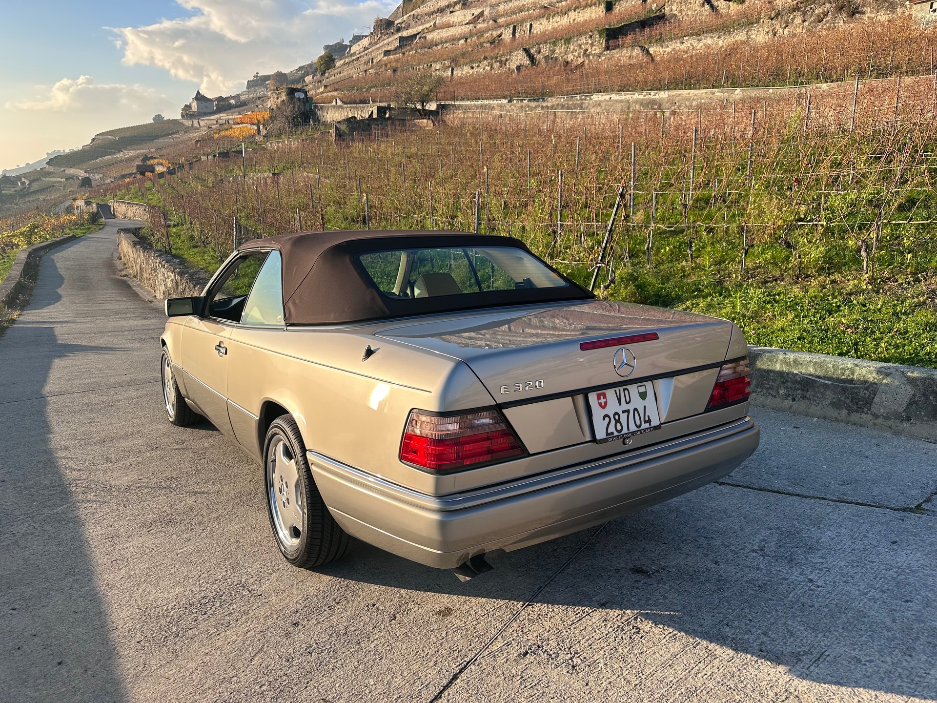MERCEDES-BENZ E 320 Cabrio-image-8