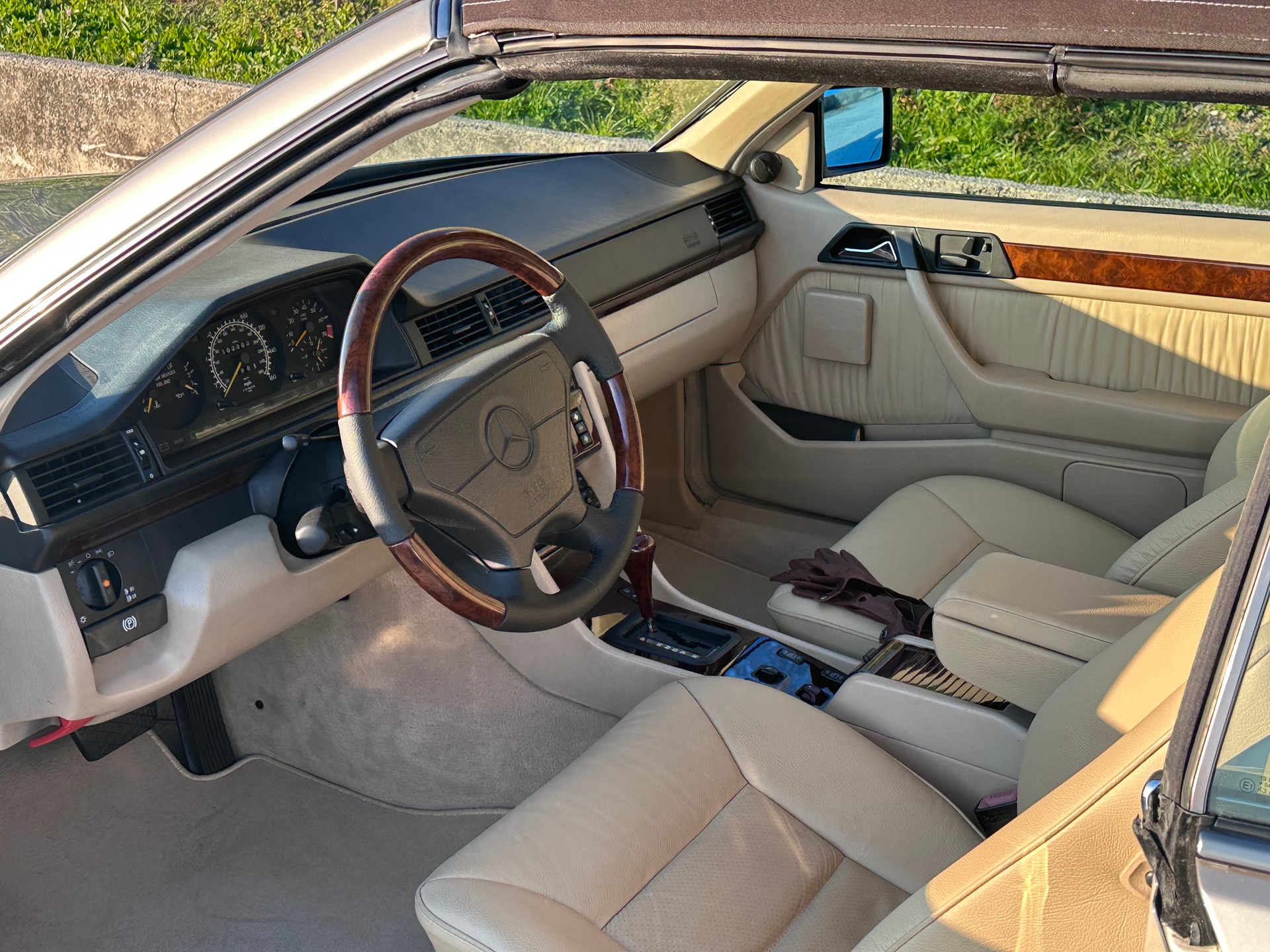 MERCEDES-BENZ E 320 Cabrio-image-12