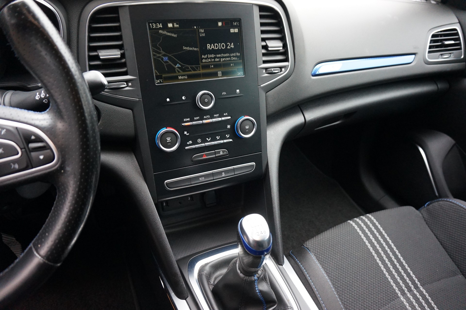 RENAULT Mégane Grandtour 1.3 16V Turbo GT Line-image-13