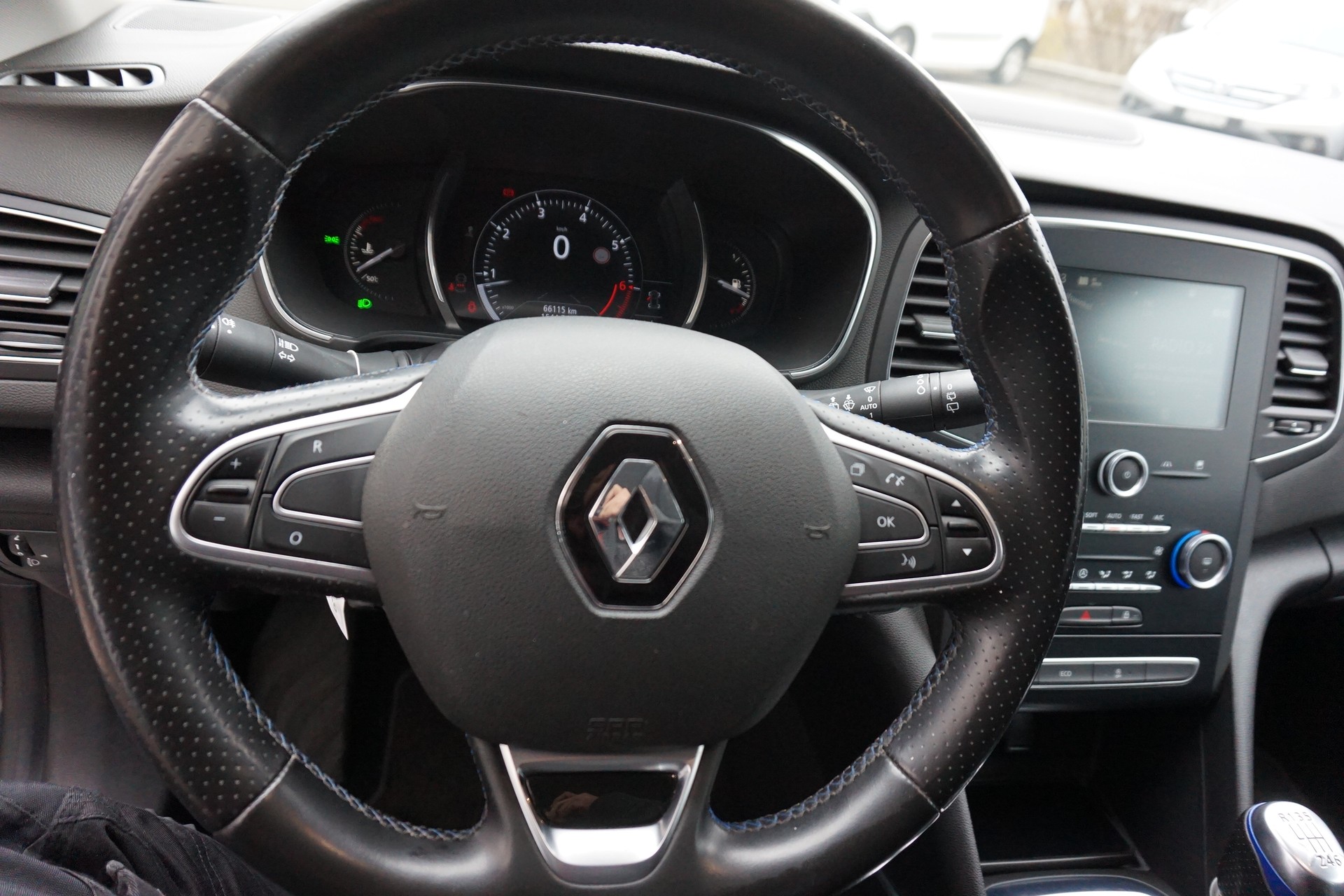 RENAULT Mégane Grandtour 1.3 16V Turbo GT Line-image-10