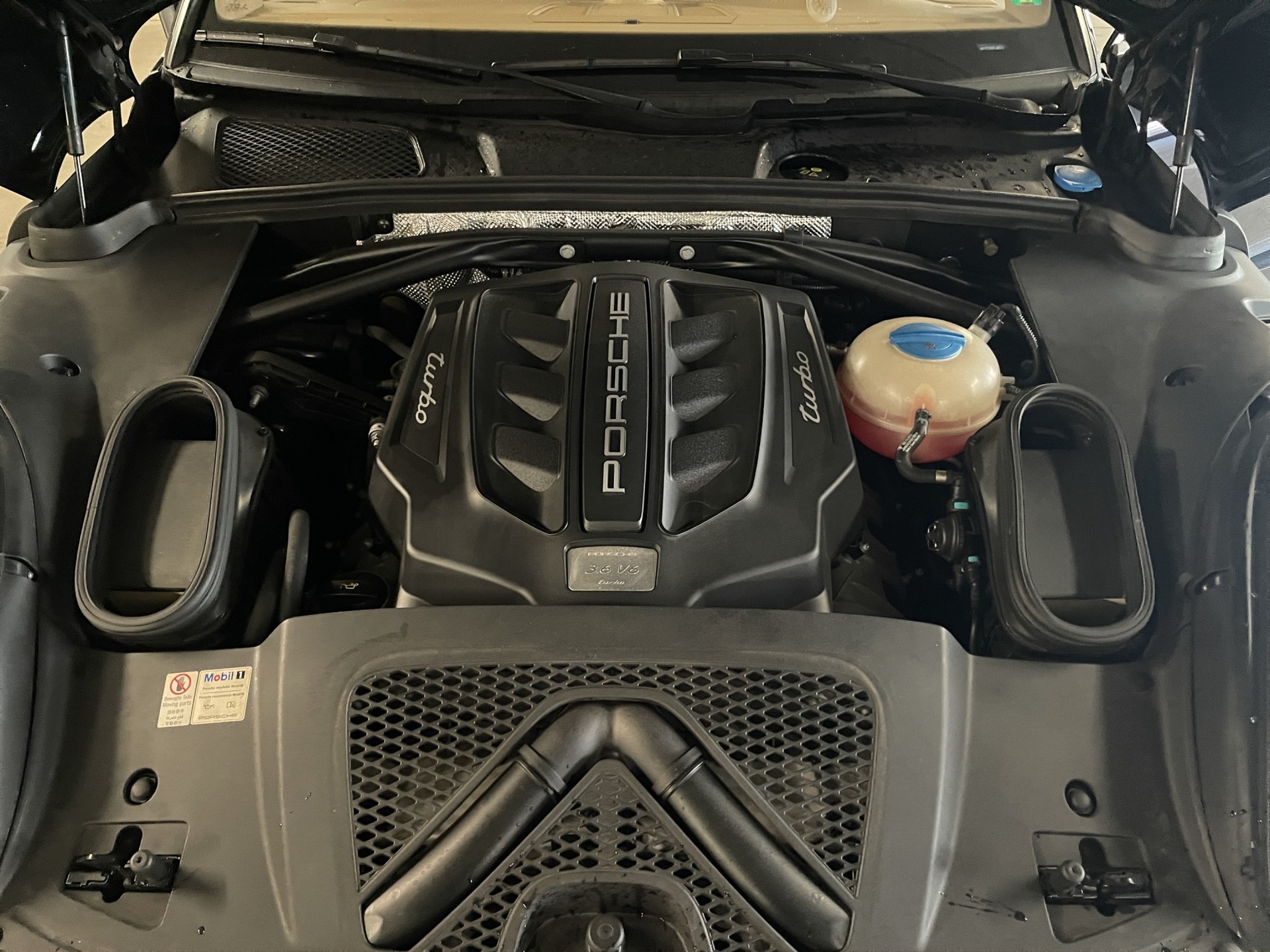 PORSCHE Macan Turbo PDK-image-14