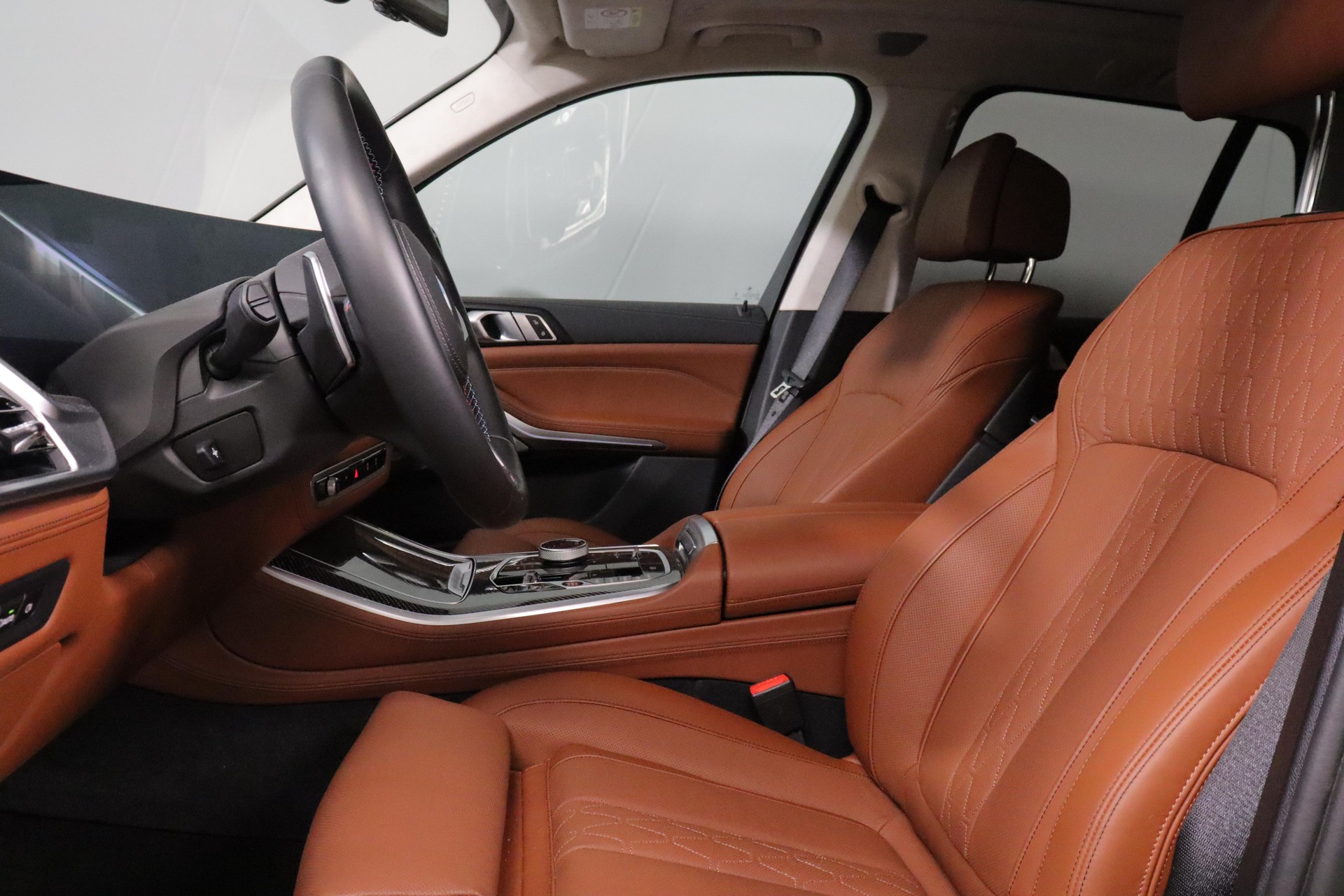BMW X5 M60i xDrive-showroom-element-2