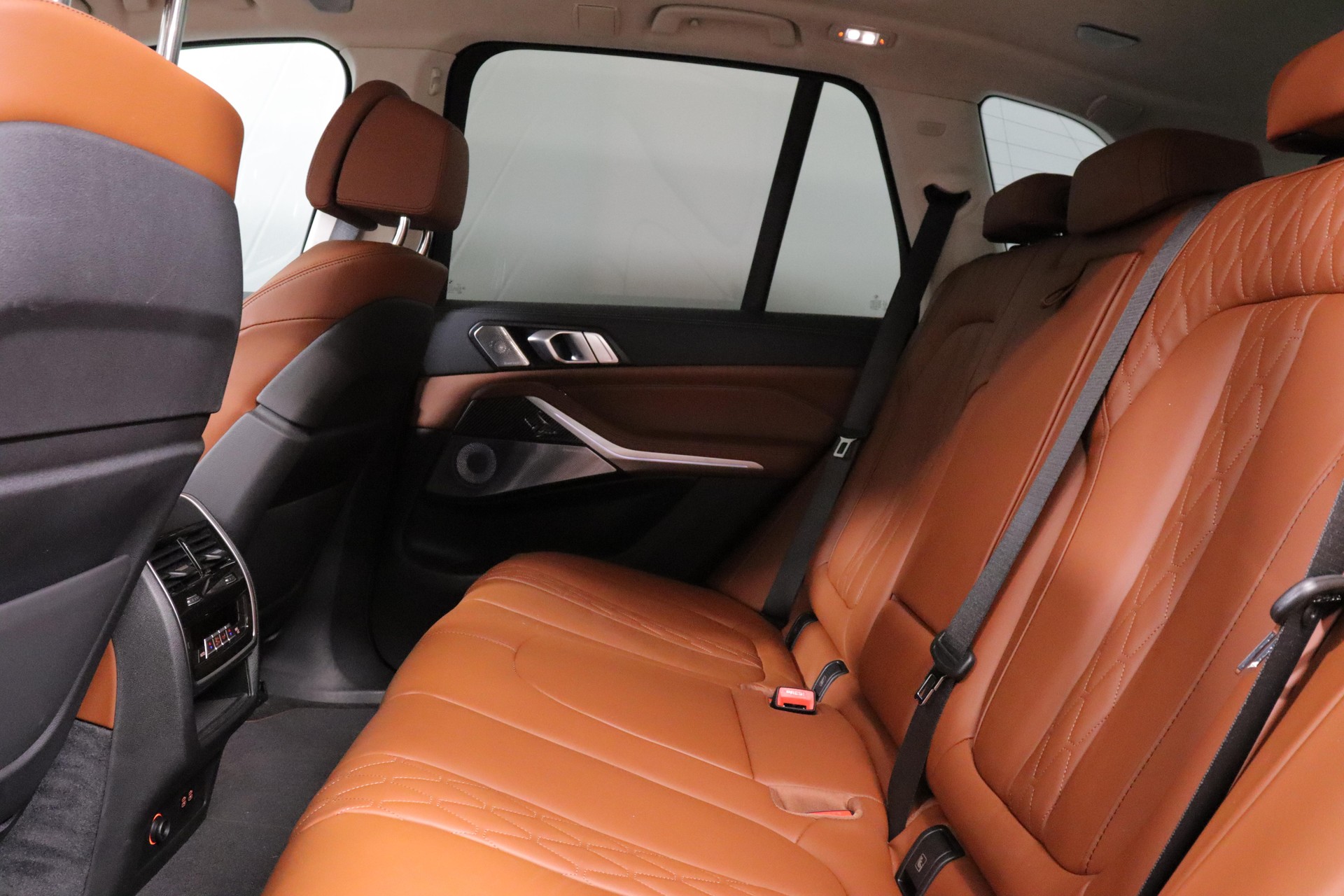 BMW X5 M60i xDrive-showroom-element-3