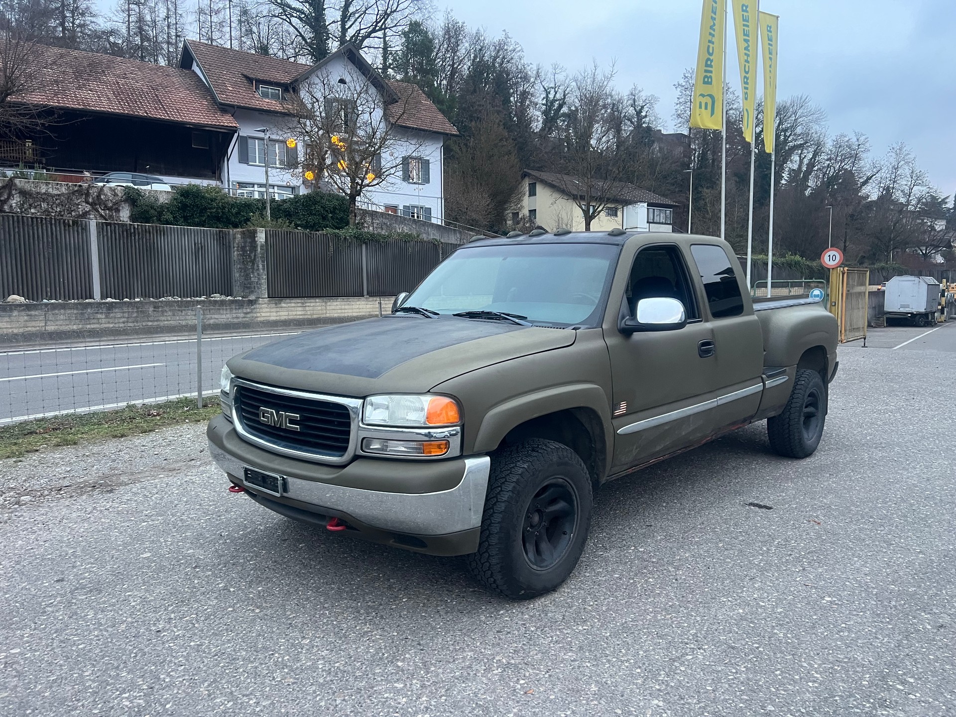 GMC Sierra-image-2