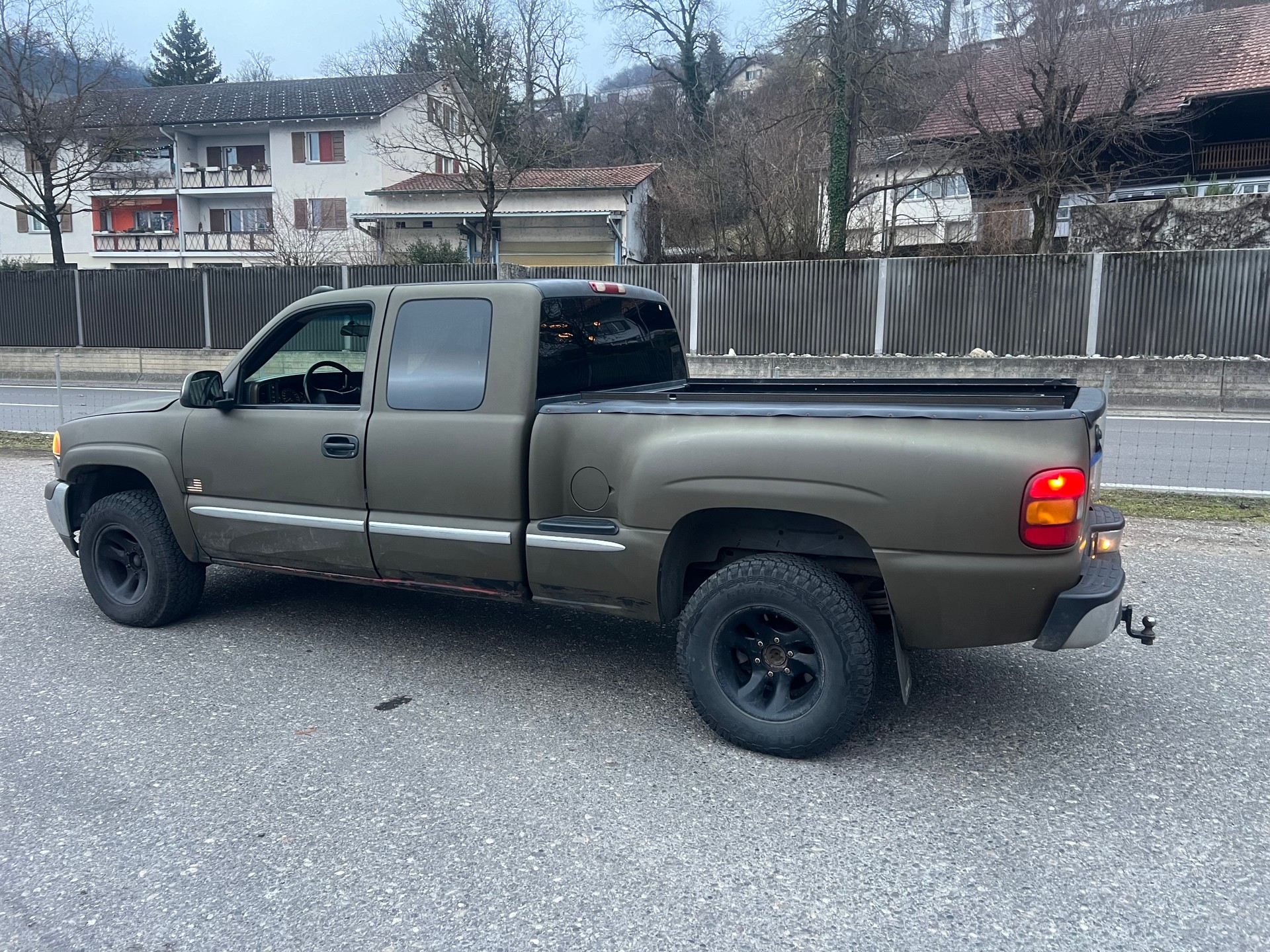 GMC Sierra-image-3