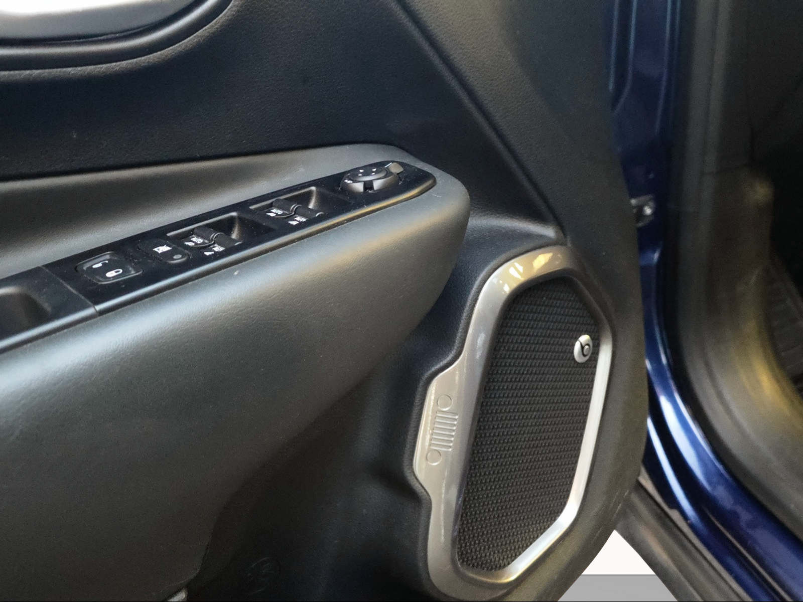 JEEP Renegade 1.3 Turbo Limited AWD-image-10