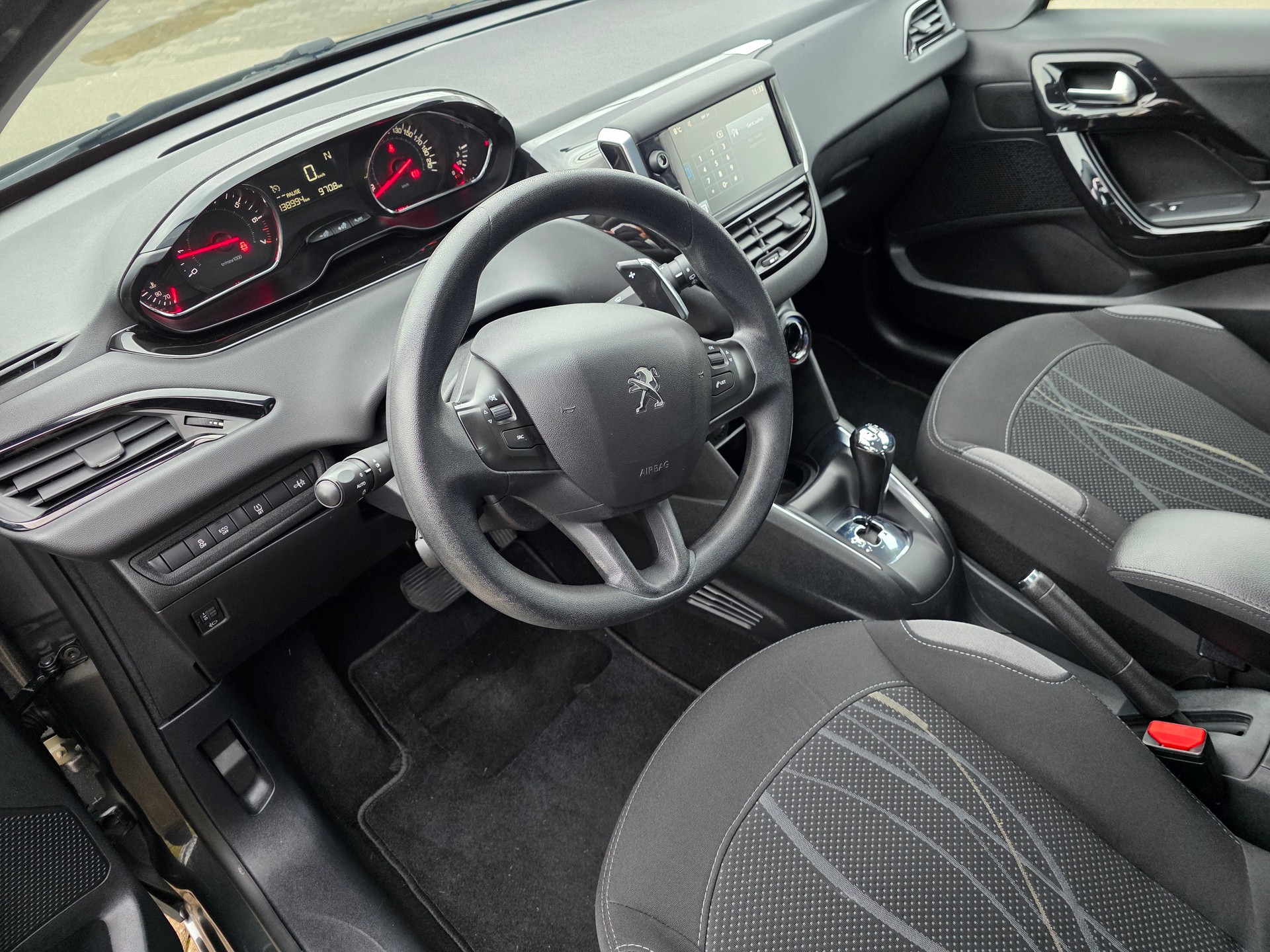 PEUGEOT 208 1.2 PureTech Active ETG5-image-12