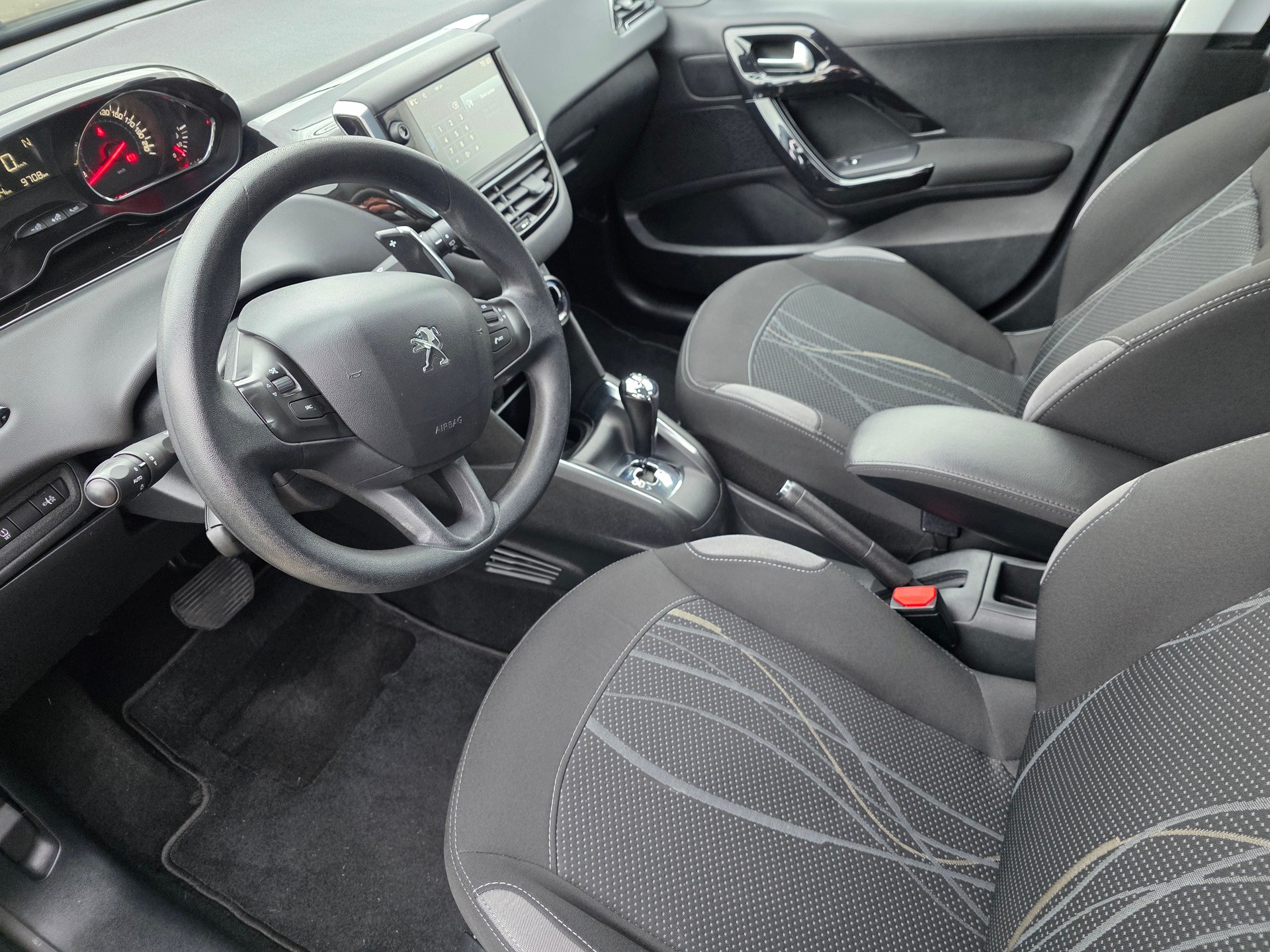 PEUGEOT 208 1.2 PureTech Active ETG5-image-11