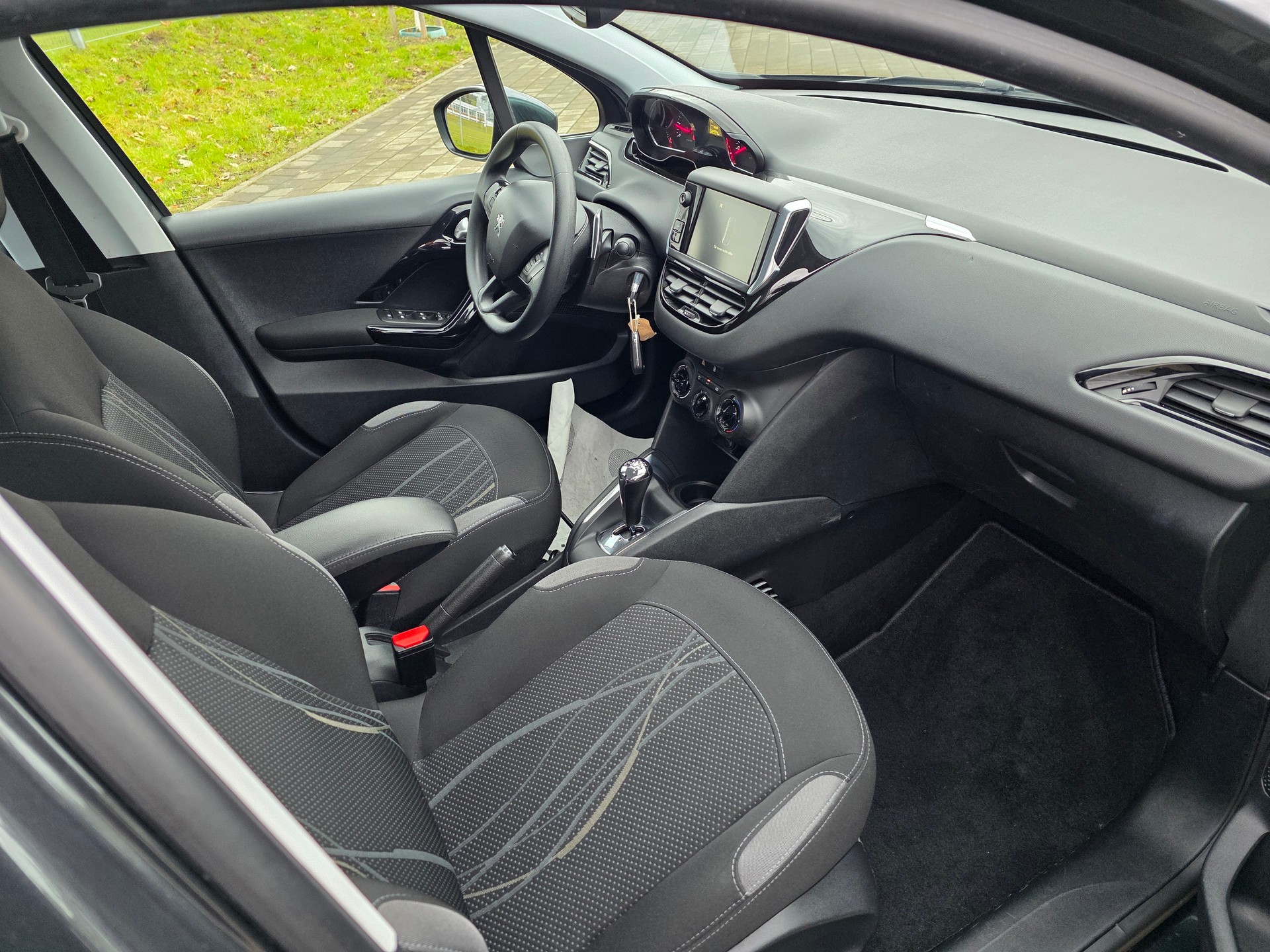 PEUGEOT 208 1.2 PureTech Active ETG5-image-13